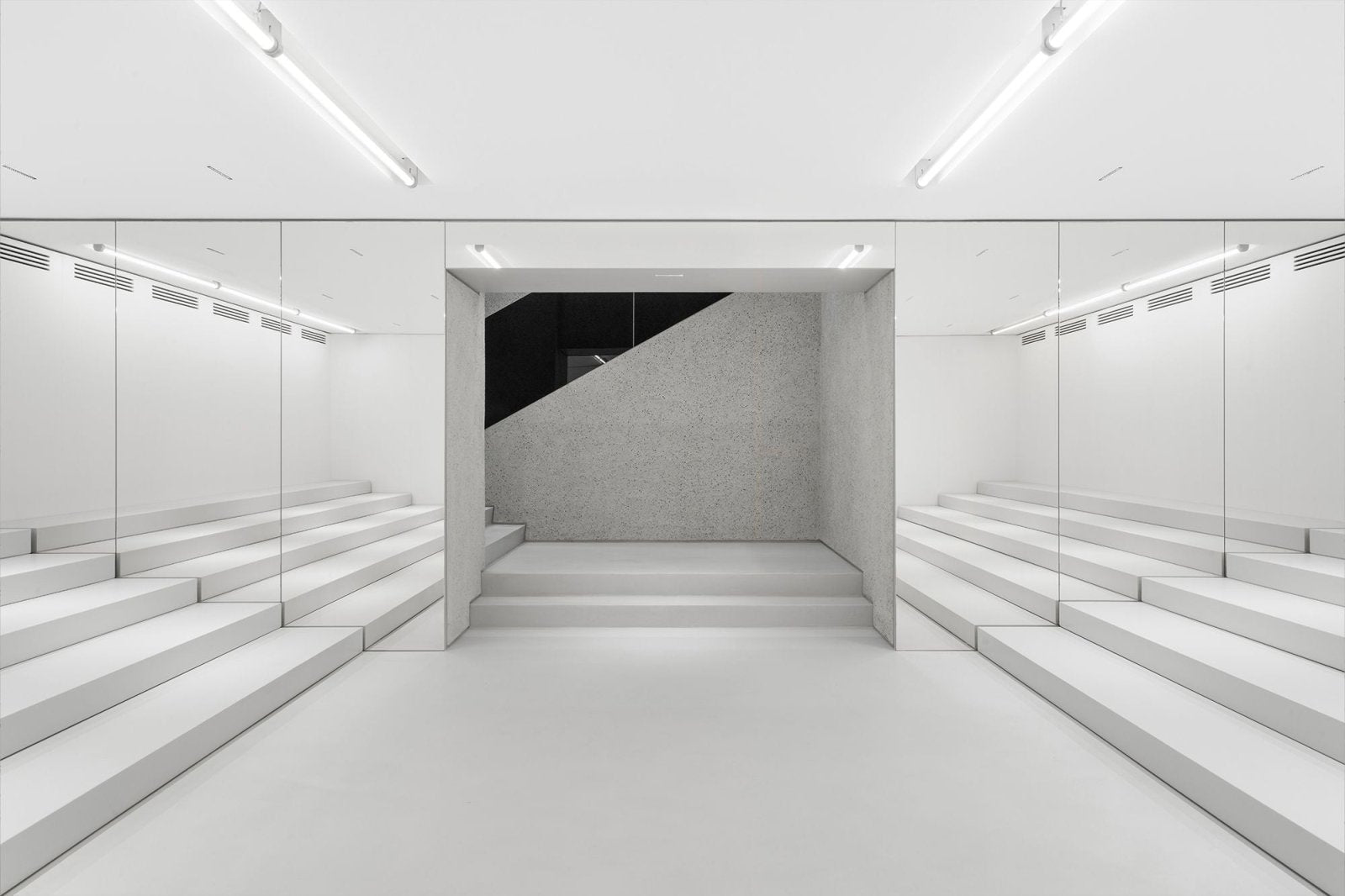 Marcel Breuer und Carlo Scarpa inspirieren Marsèlls neuen Flagship-Store in Mailand - industrial Konzept Store