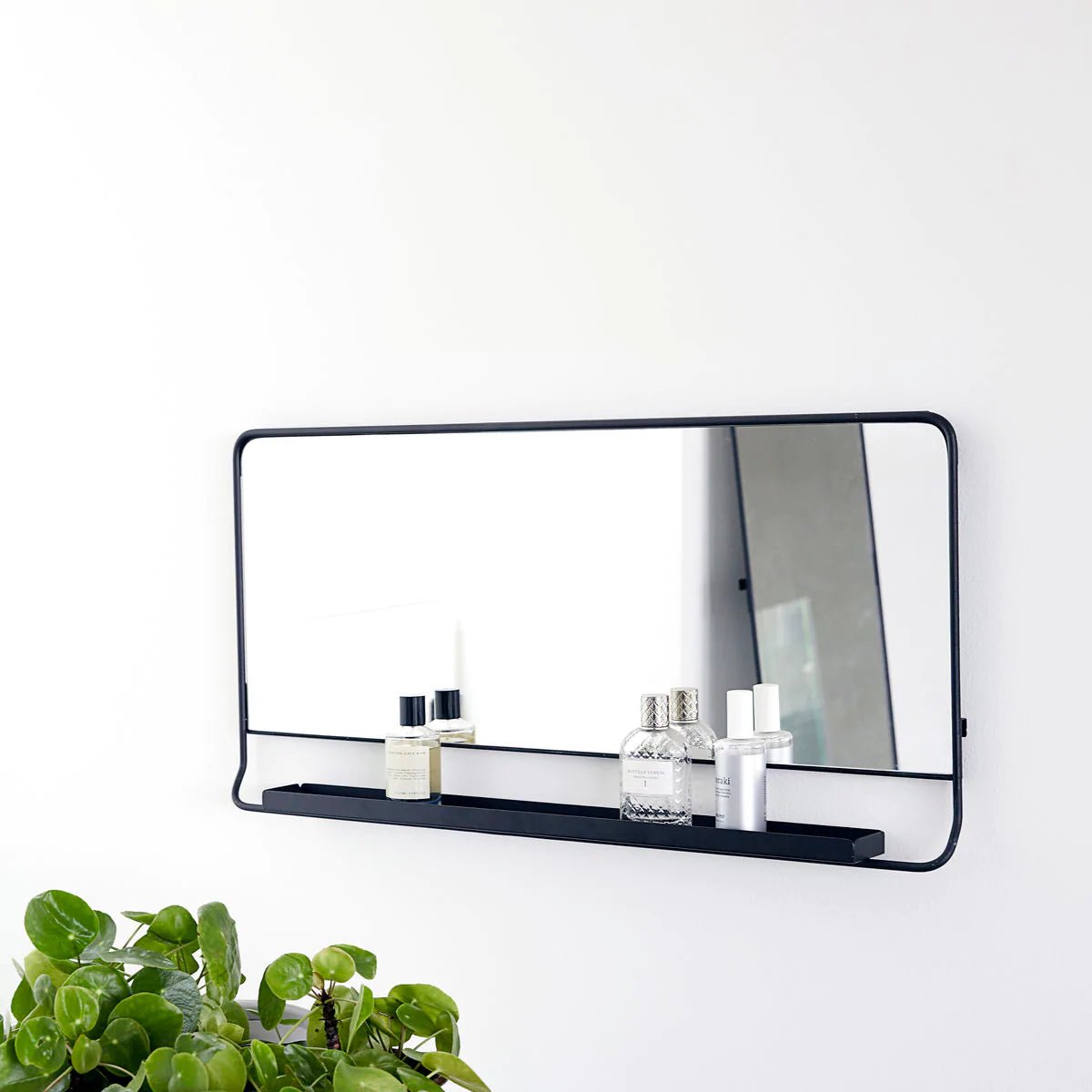Spiegel mit Ablage - Chic - Schwarz - 80x40cm Spiegel von House Doctor