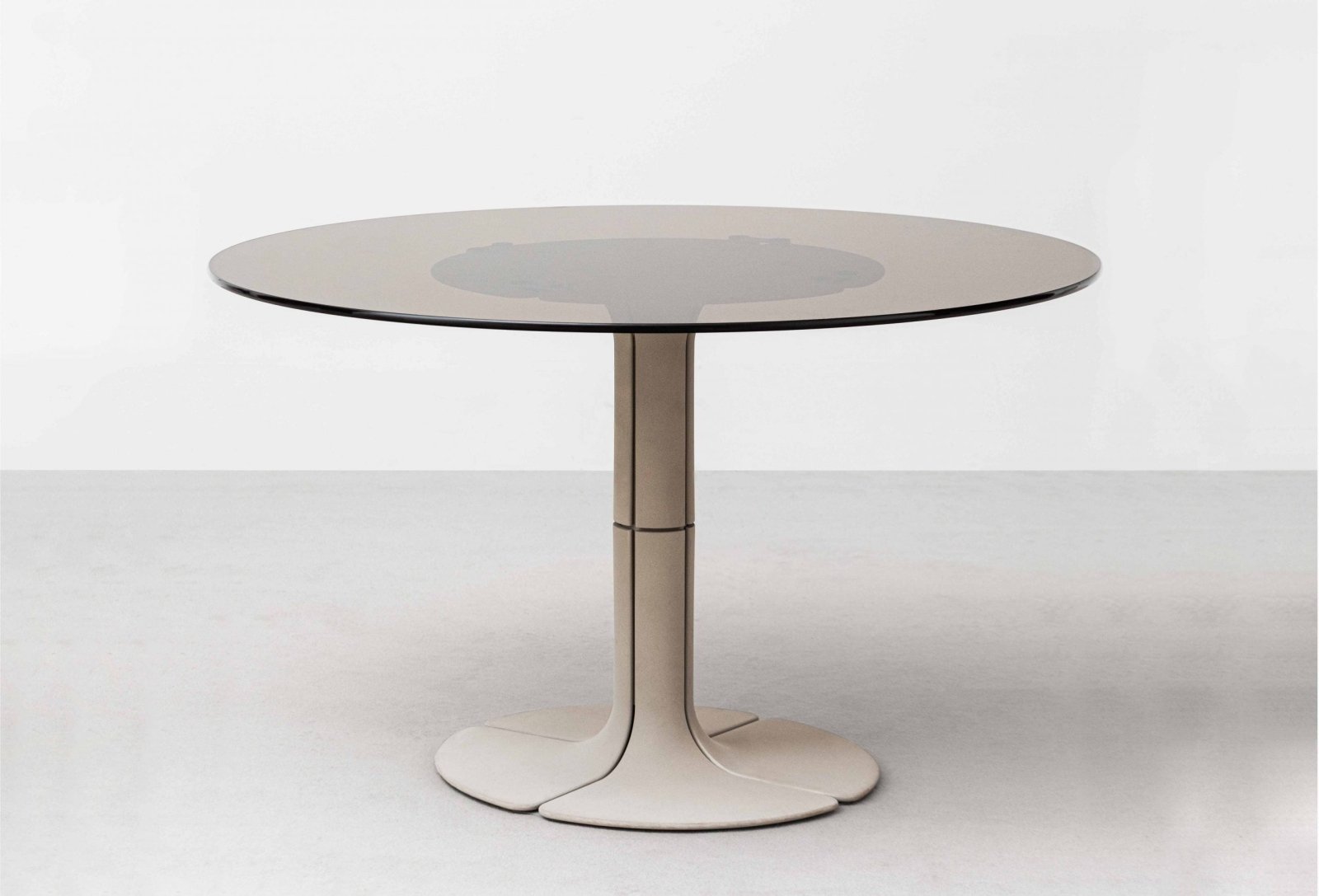 Inside 'Les Tables de Pierre Paulin' with Paulin, Paulin, Paulin® - industrialkonzept