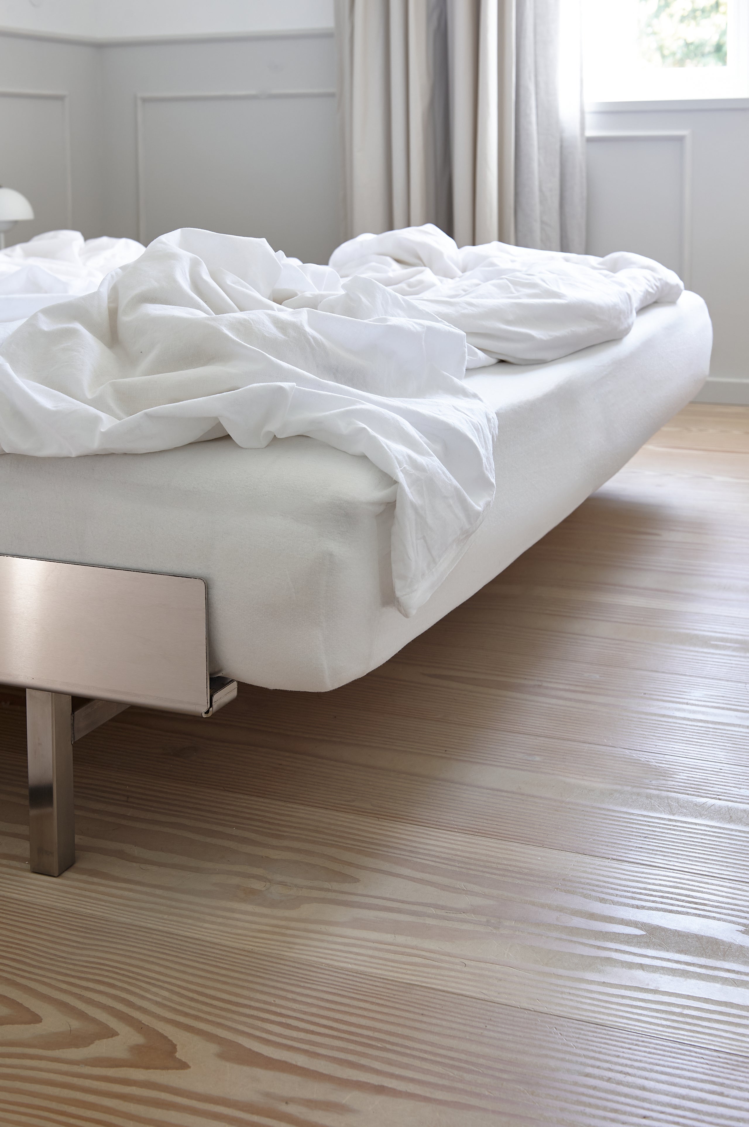 Moebe Bed 90cm – Stainless Steel