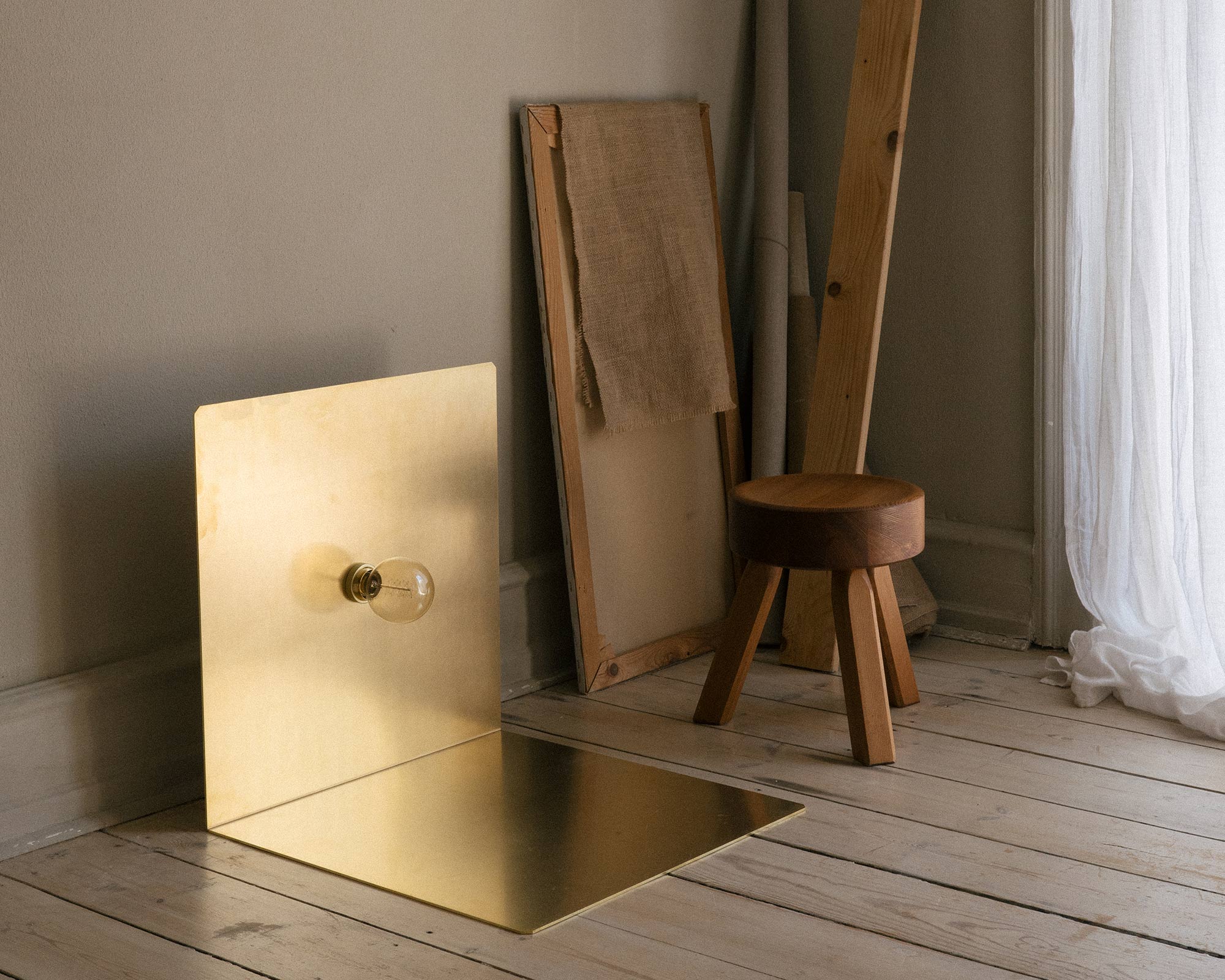 90° Floor Light - Brass