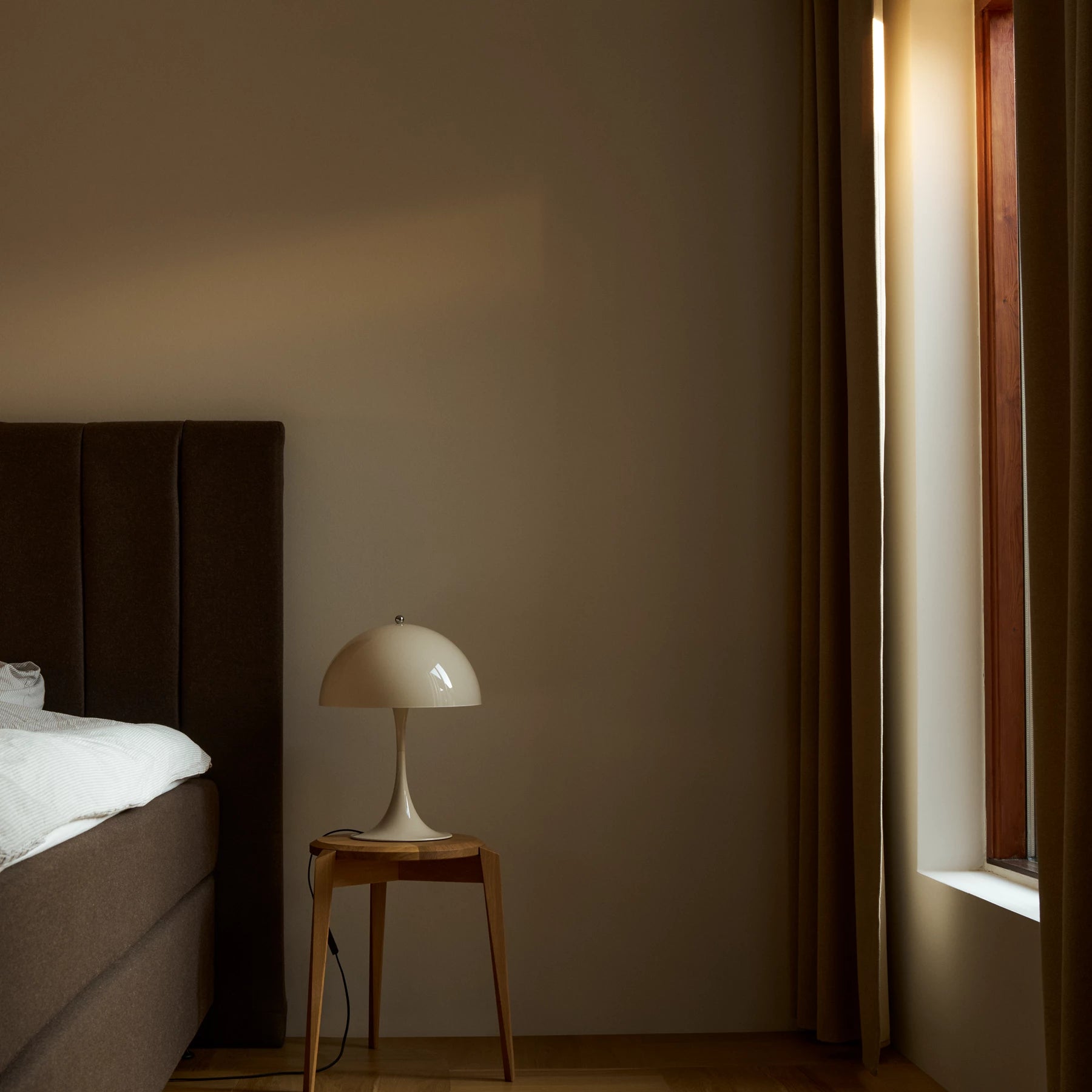 Panthella 320 Tischleuchte