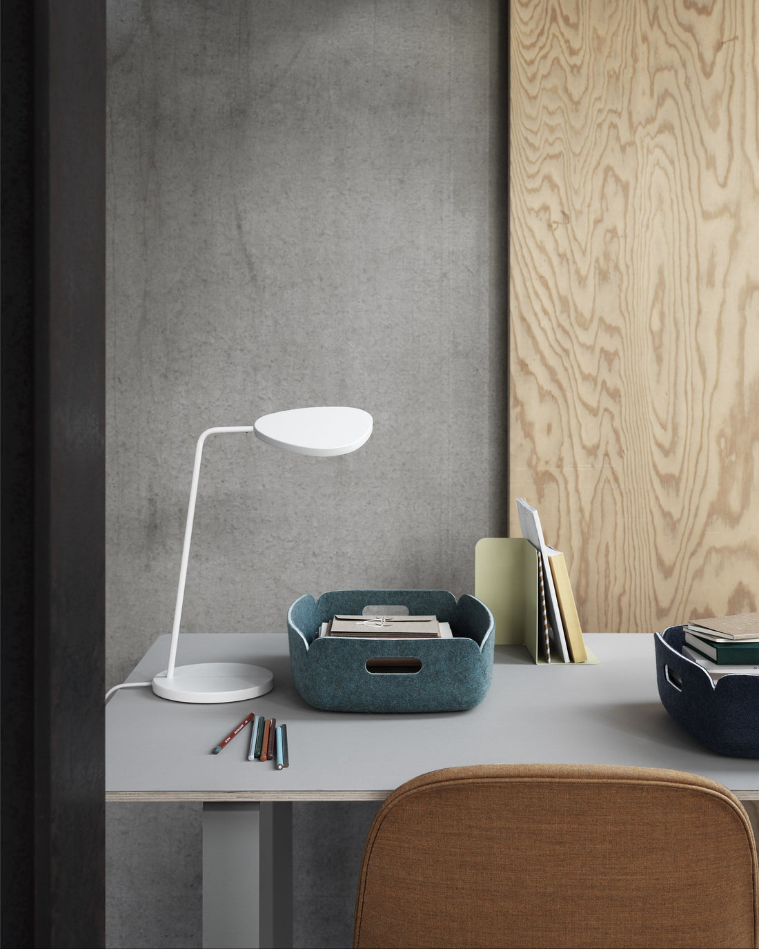 Leaf Table Lamp