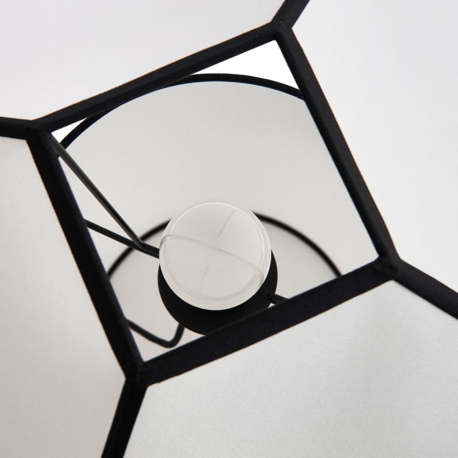 Ava Pyramid Tischleuchte