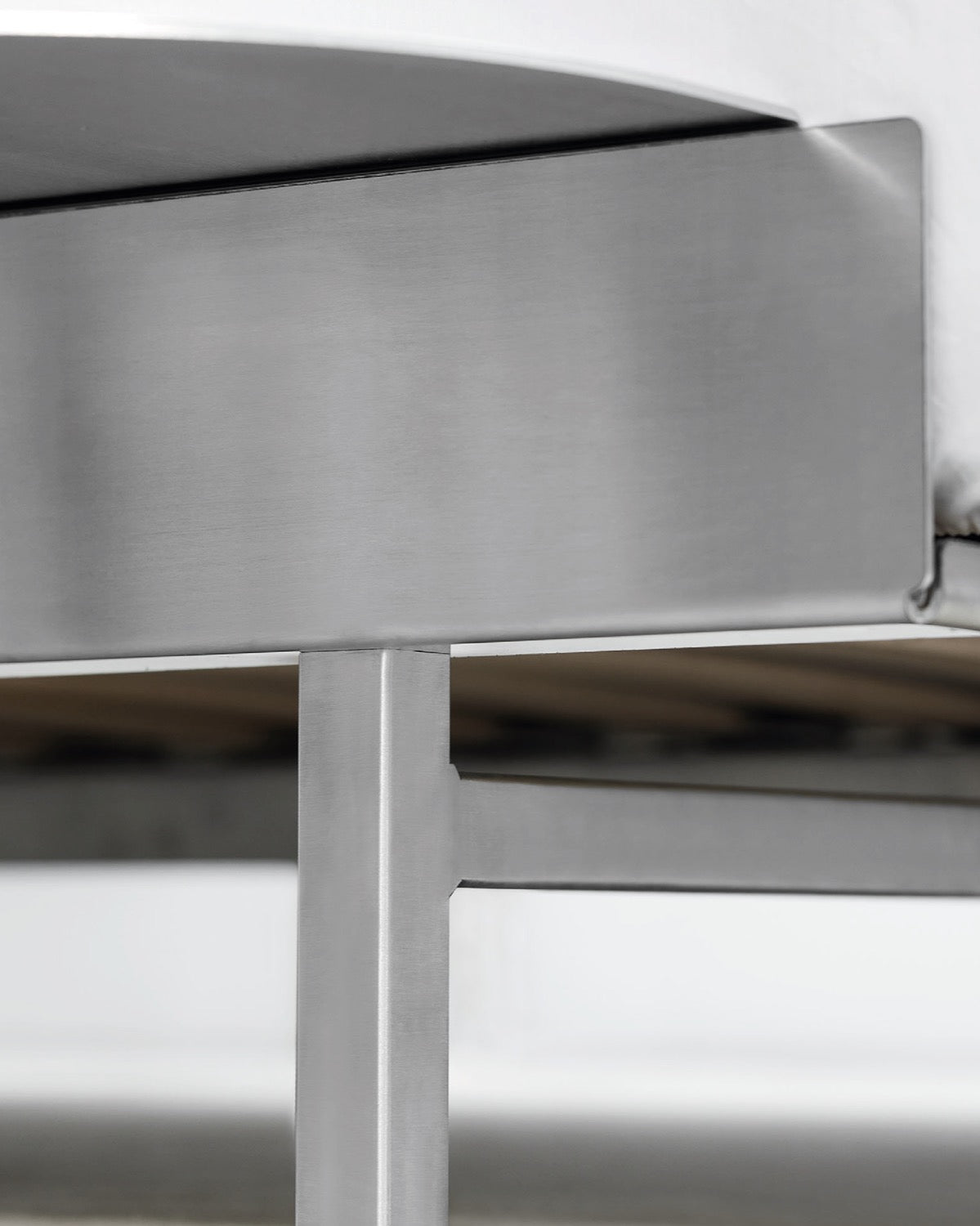 Moebe Bed 90cm – Stainless Steel