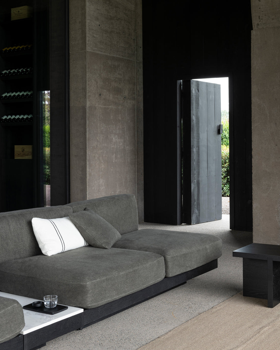 Bench One Seater incl. Cushion Indoor Smoke – Black Rudolph