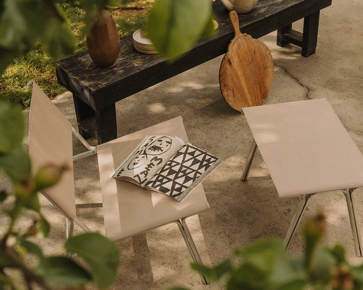 Union Easy Chair – Aluminum / Sandstone Mesh
