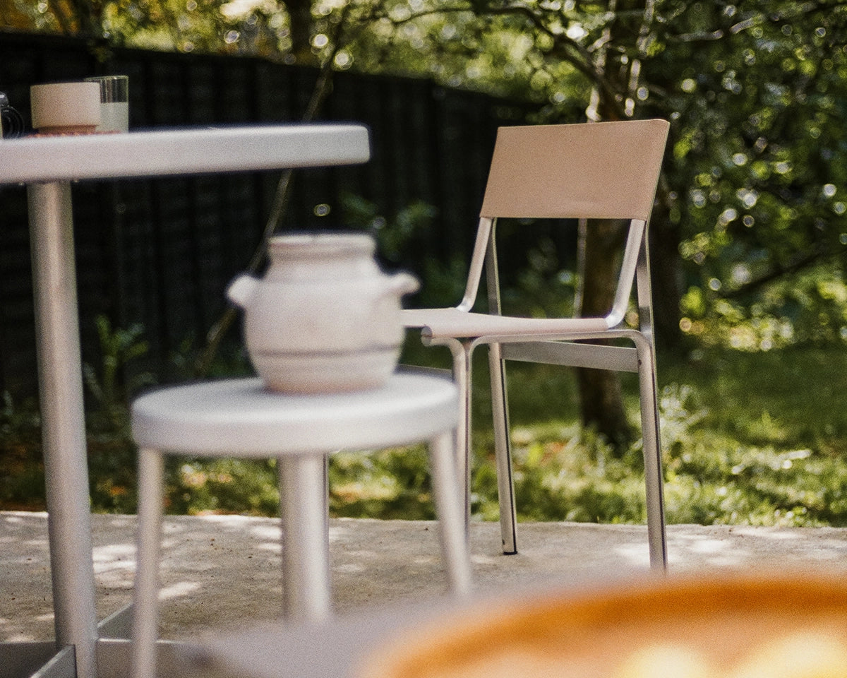 Union Chair – Aluminum / Sandstone Mesh