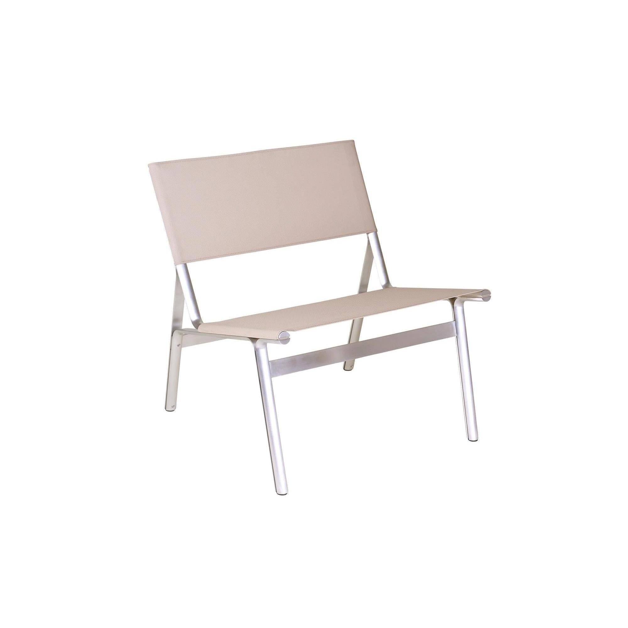 Union Easy Chair – Aluminum / Sandstone Mesh