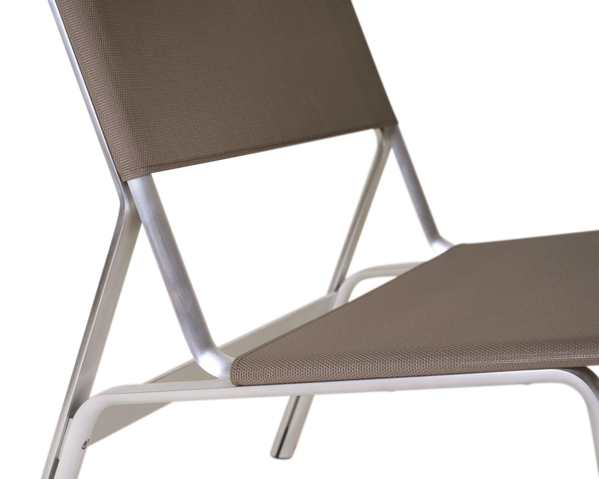 Union Easy Chair – Aluminum / Taupe Mesh
