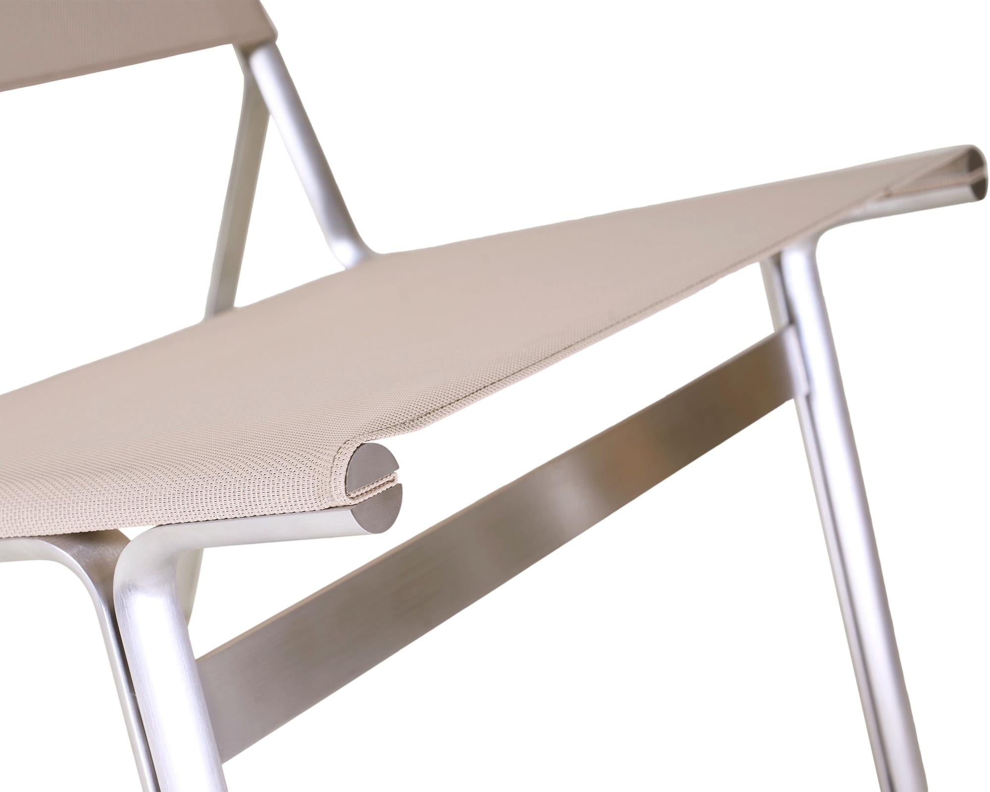Union Easy Chair – Aluminum / Sandstone Mesh