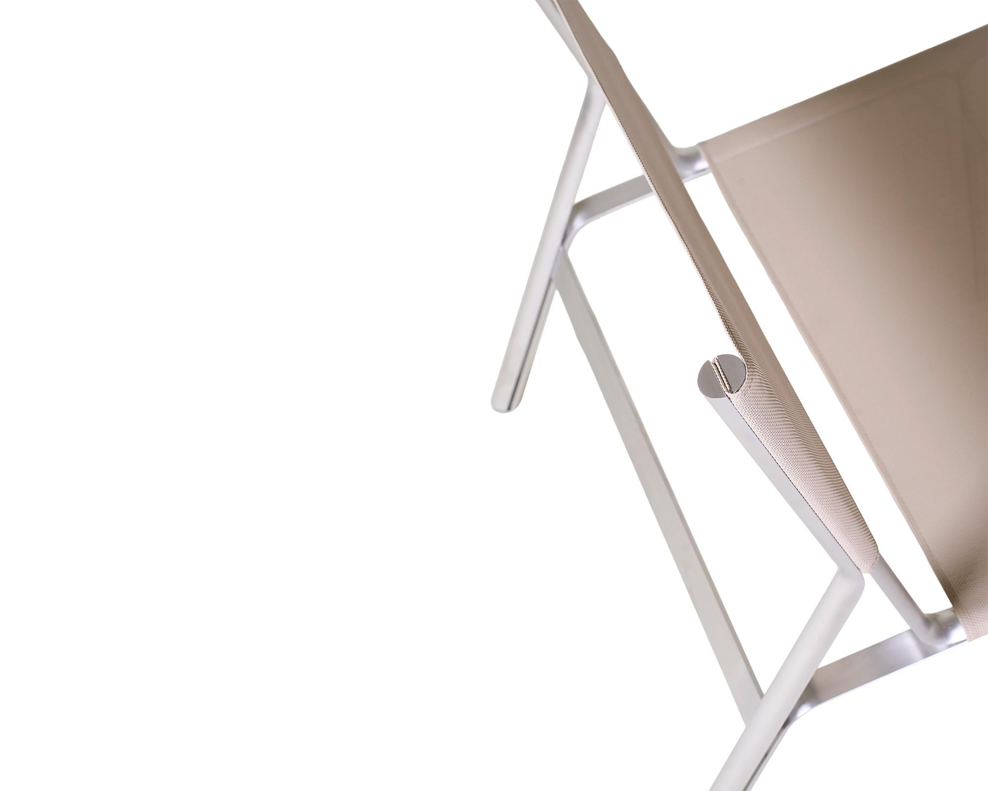 Union Easy Chair – Aluminum / Sandstone Mesh