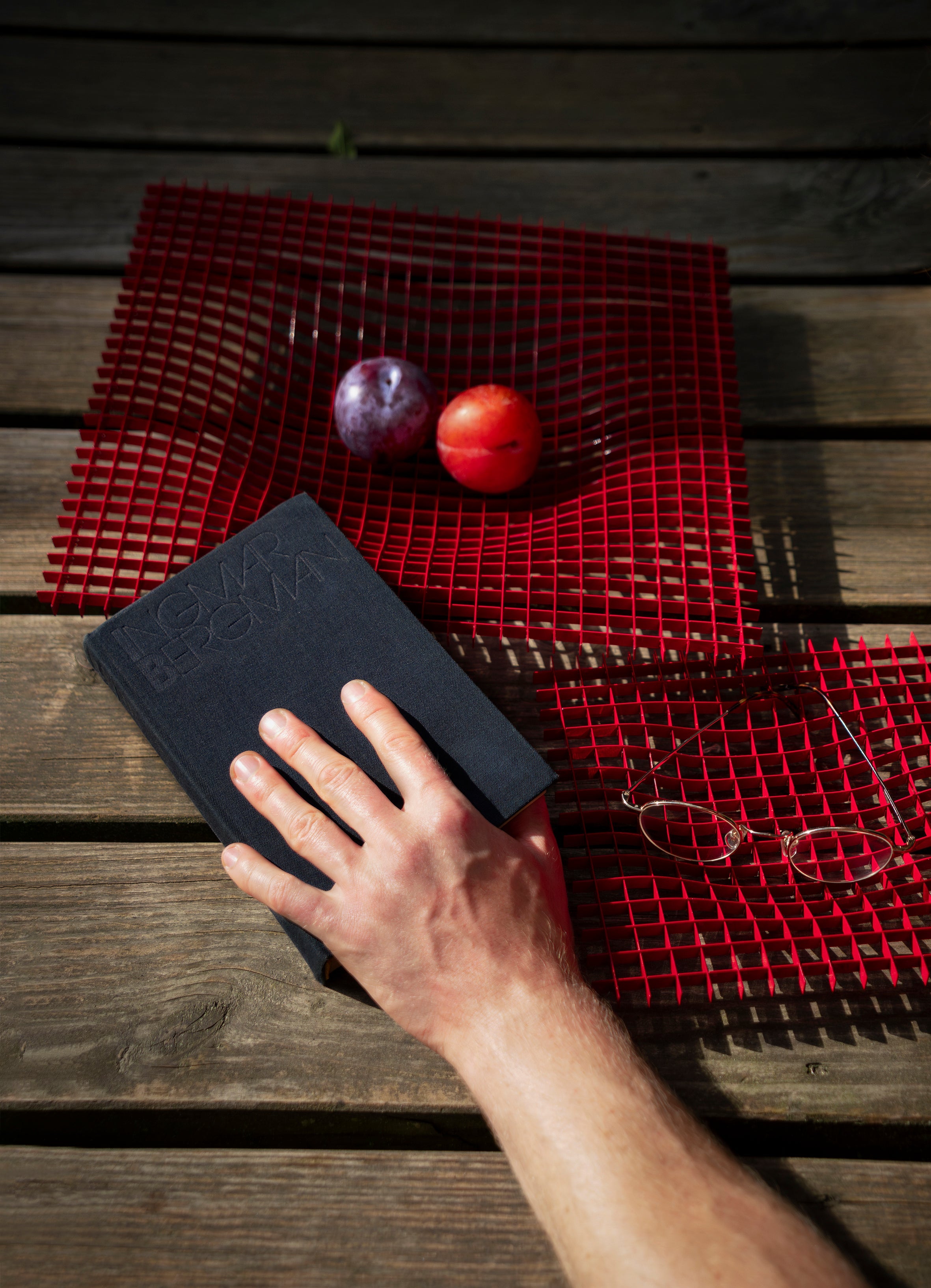 Gravity – Centrepiece – Rot