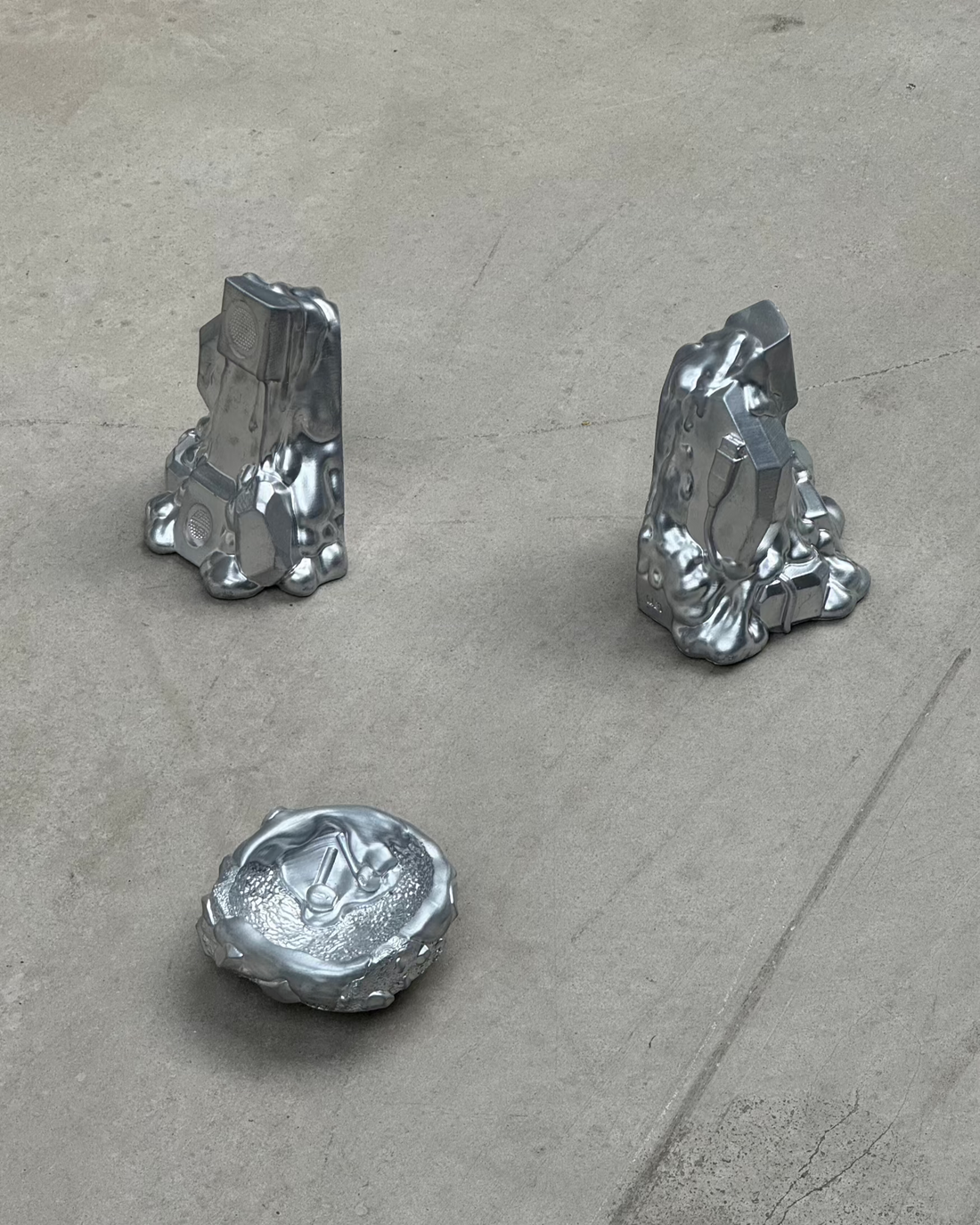 Metallic Small Pile Buchstütze