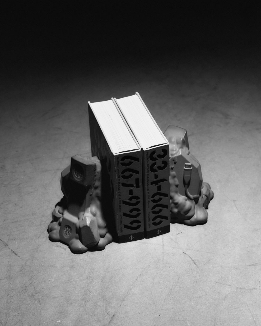 Small Pile Buchstütze