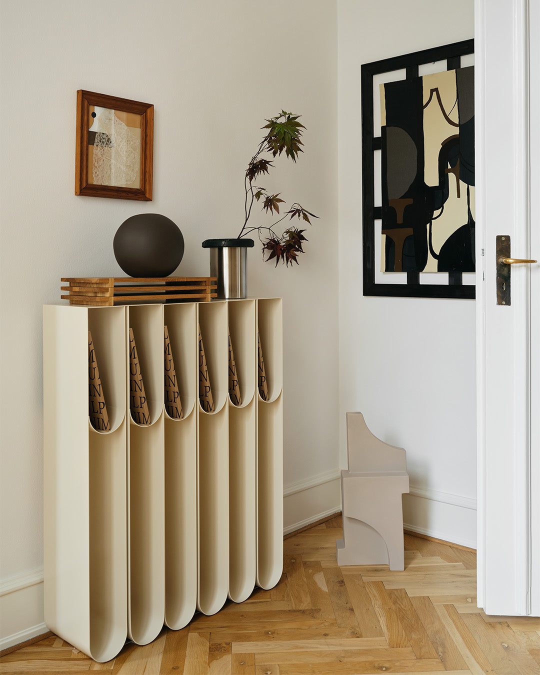 Curved Pedestal Beige 