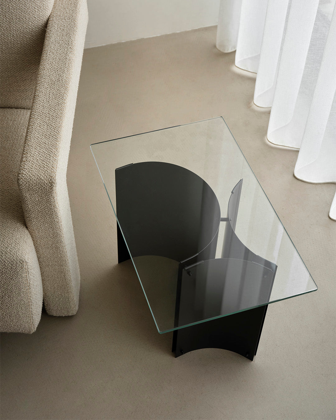 Curated Beistelltisch Schwarz 