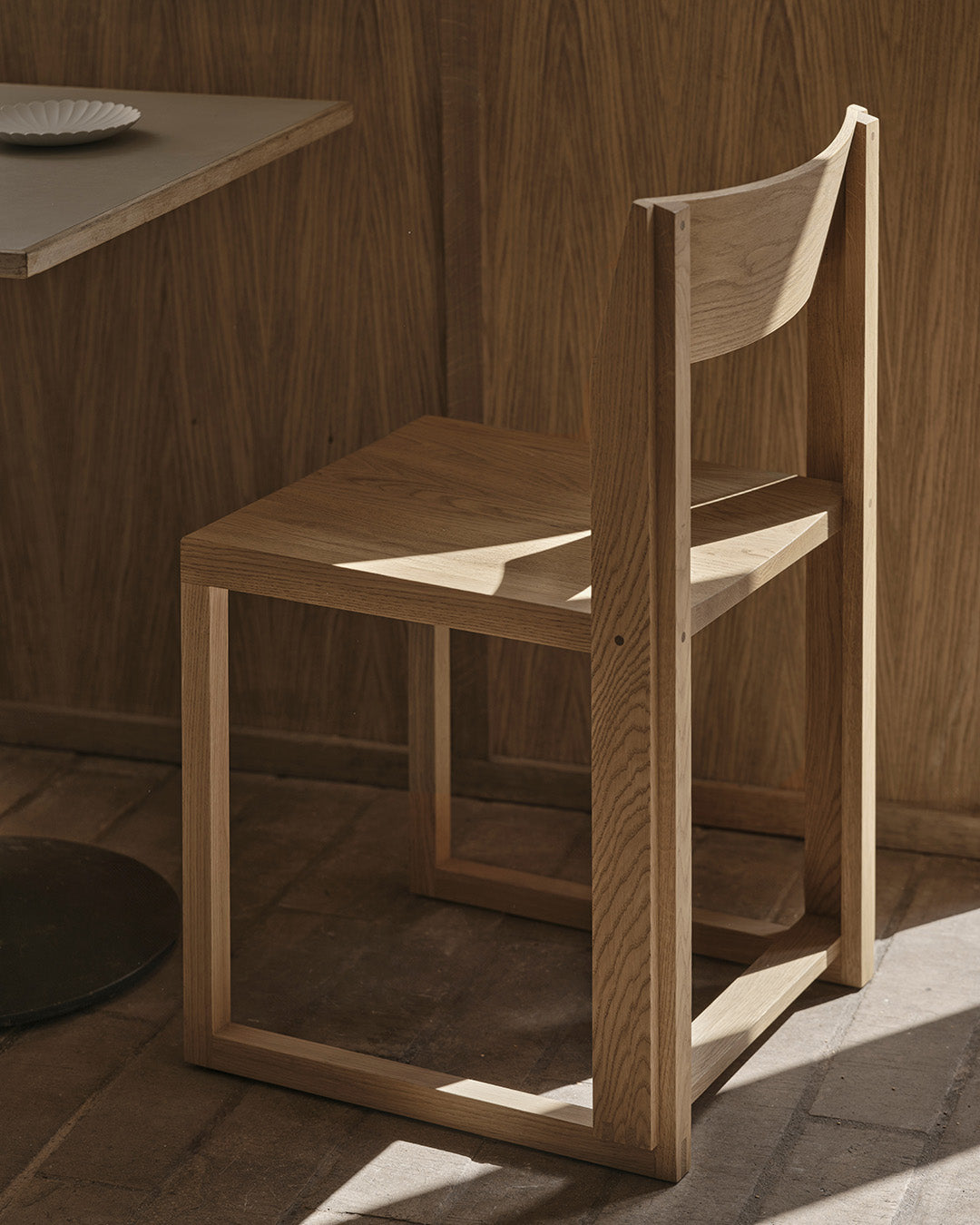 Outline Esszimmerstuhl – Warm Oak