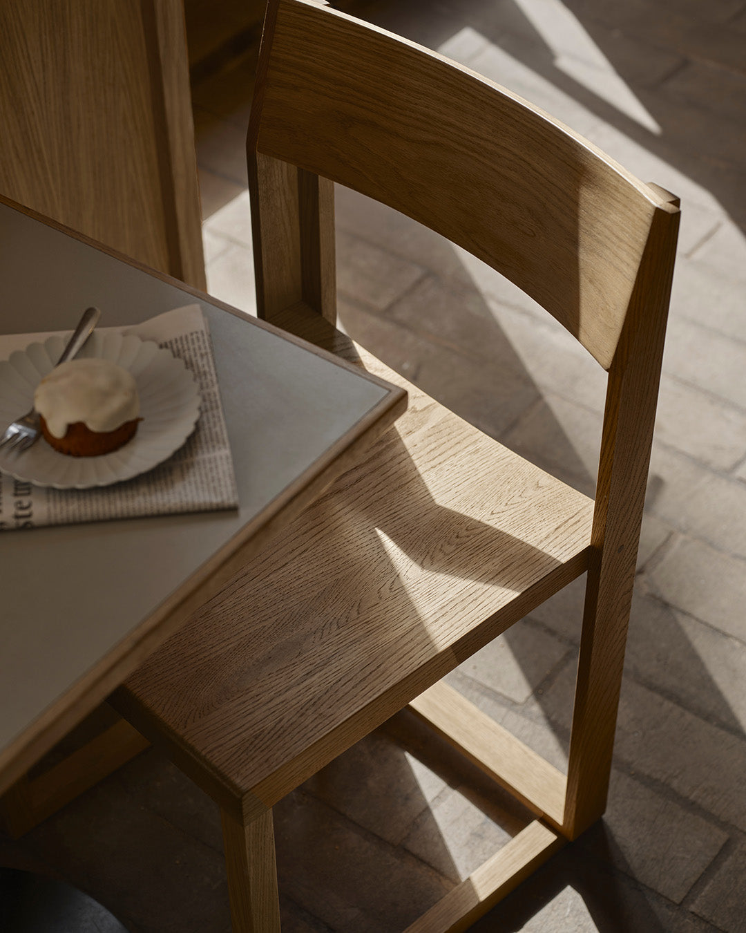 Outline Dining Chair – Warm Oak