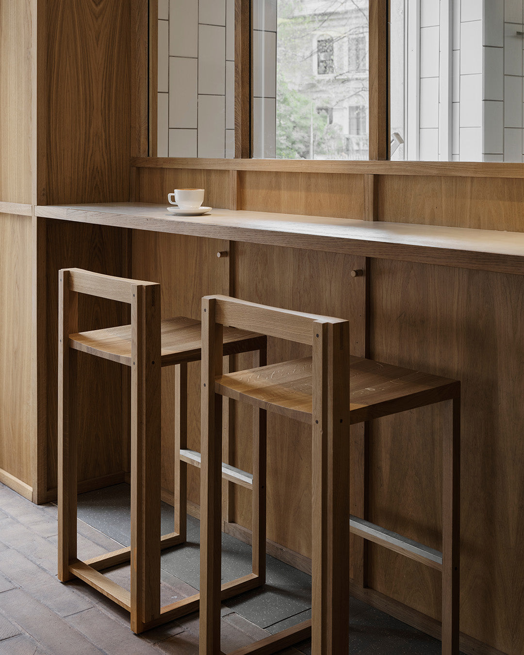 Outline Bar Chair – Warm Oak/Brushed