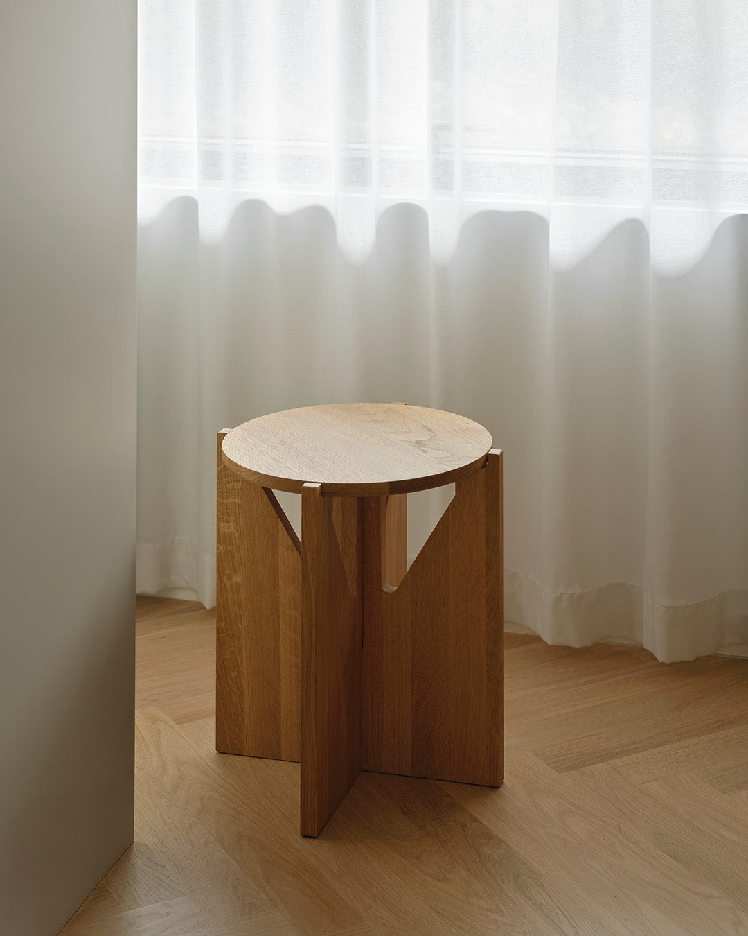 Simple Stool – Warm Oak