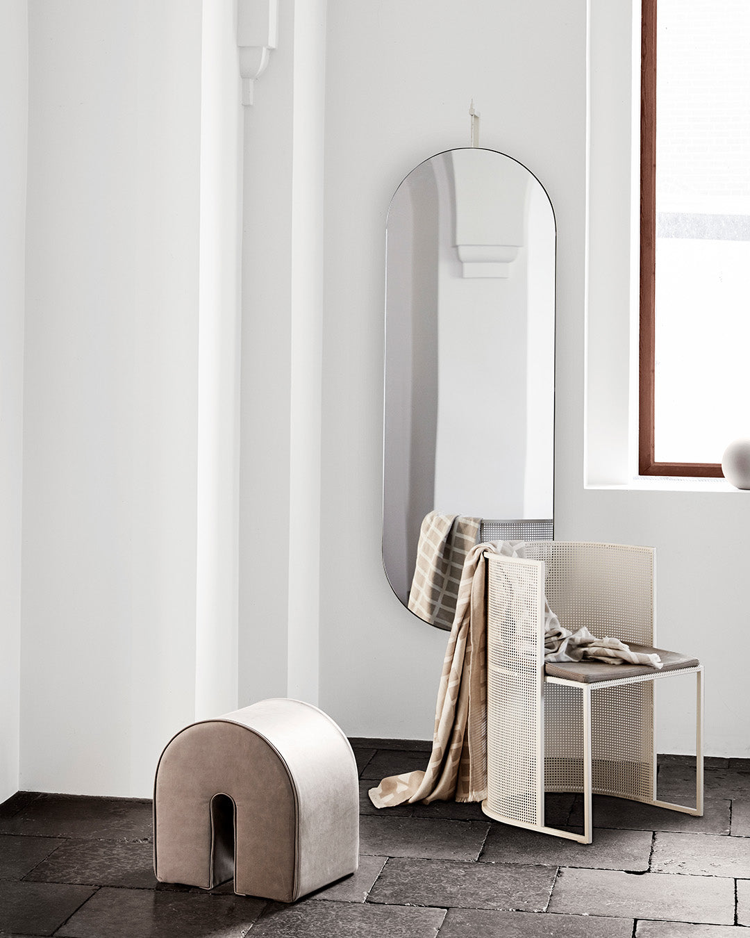 Curved Pouf Light Brown