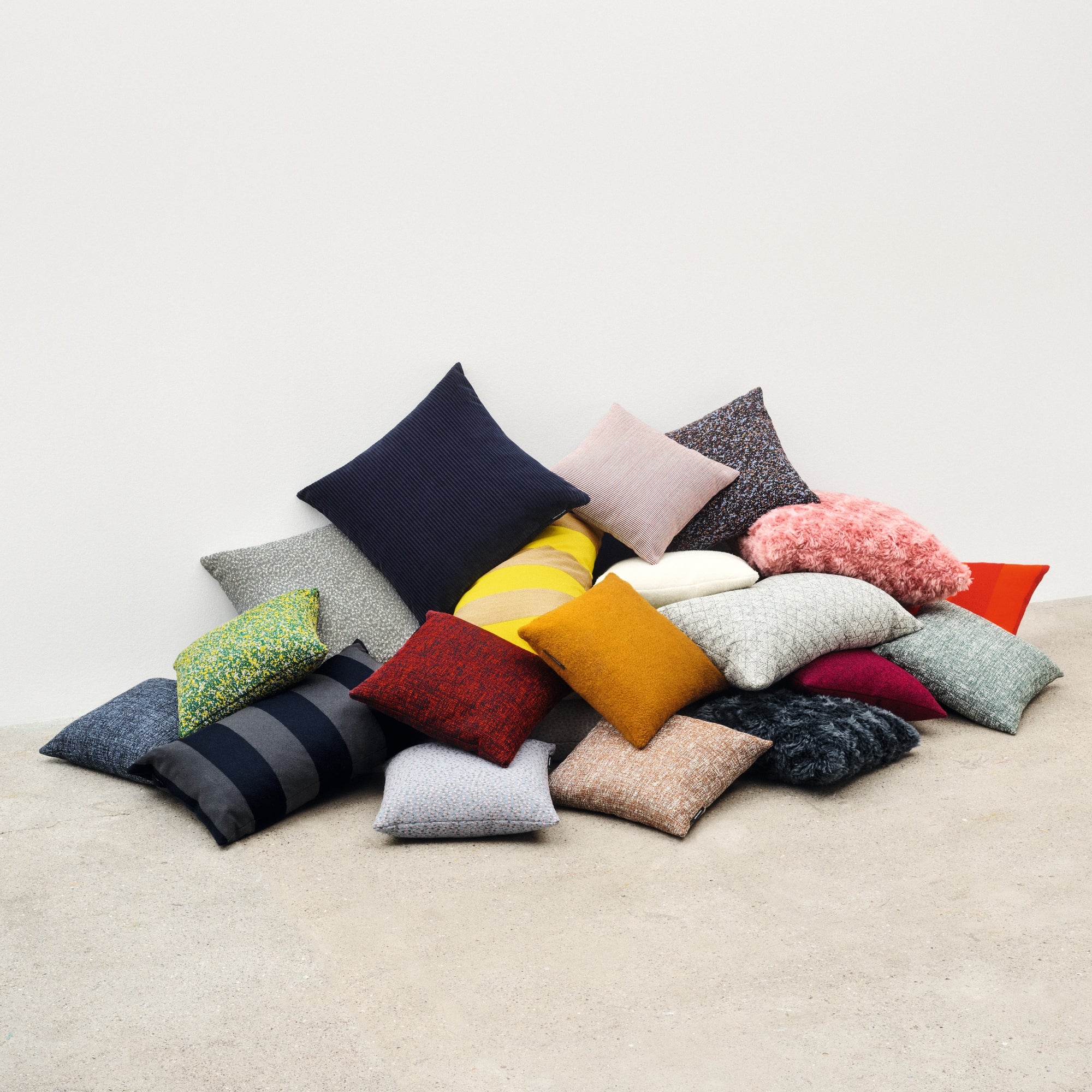 Atom Cushion - Green – KVADRAT/RAF SIMONS – industrialkonzept