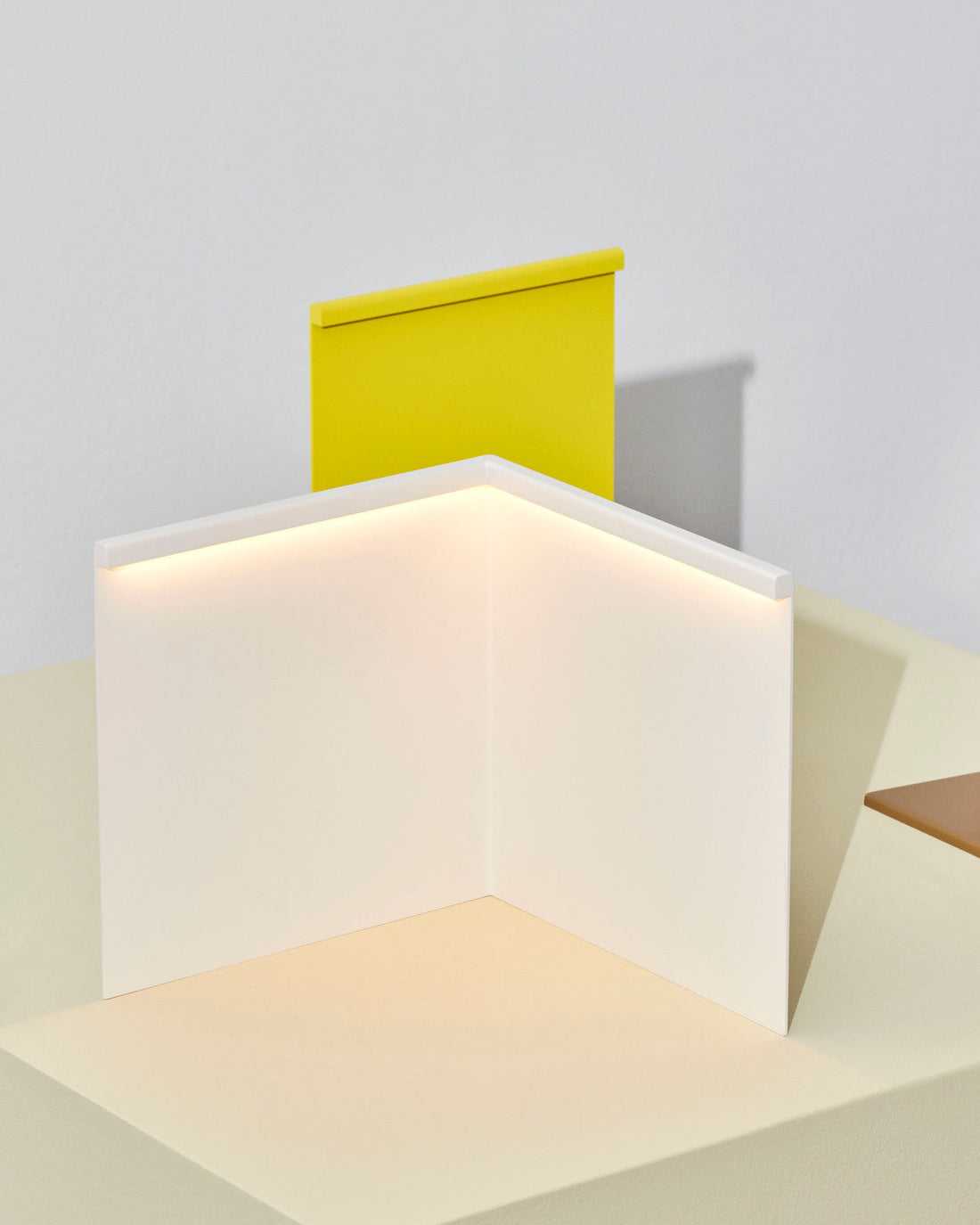 LBM Corner Tischleuchte