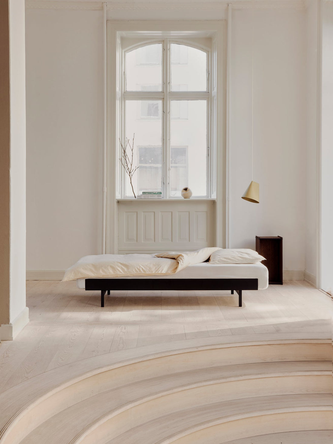 Moebe Extandable Bed 90-180cm – Low