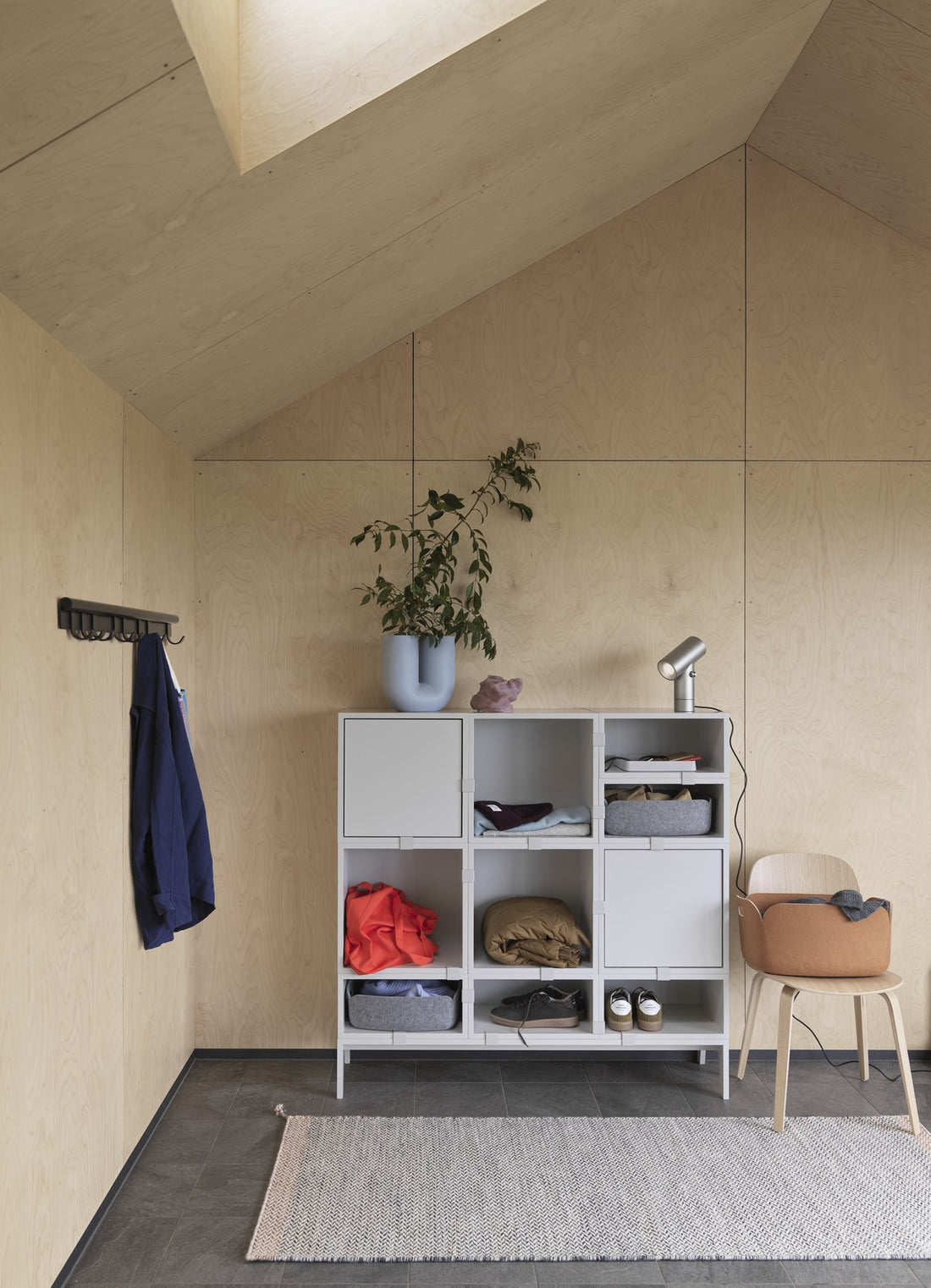 Coil Coat Rack - Coat Rack - Muuto