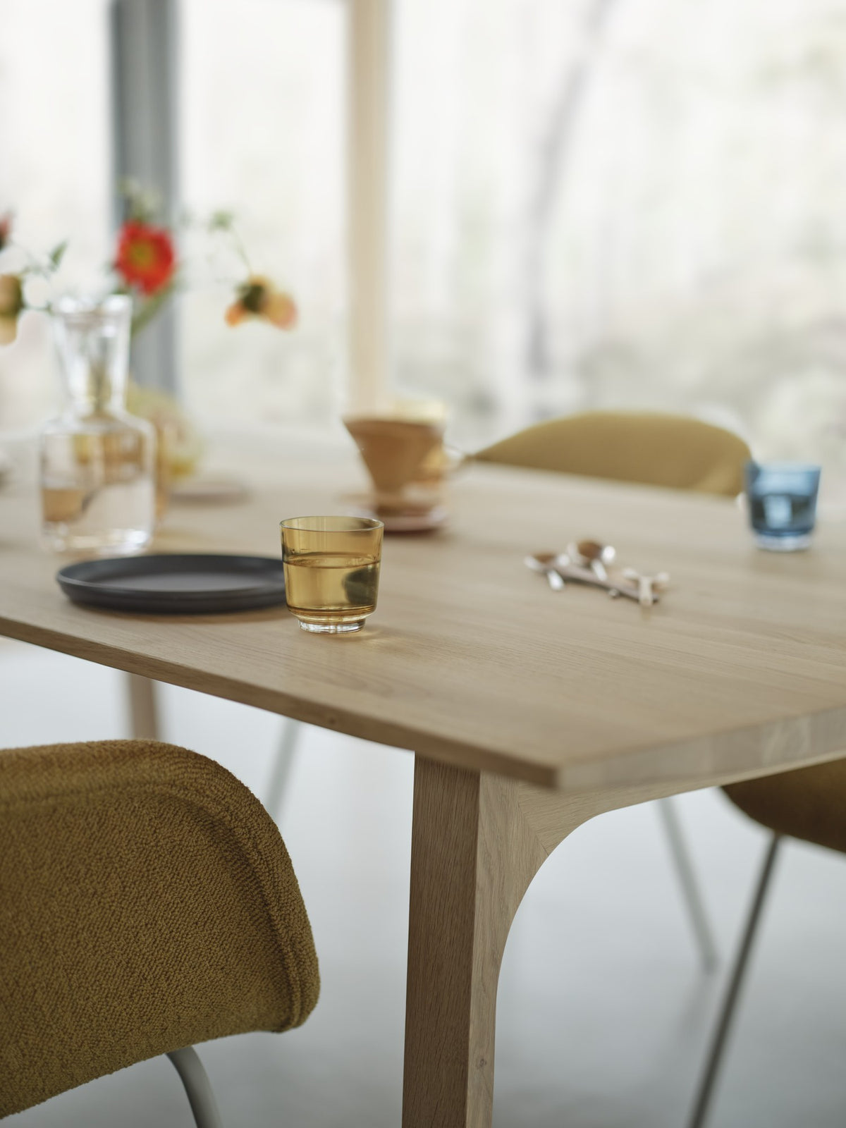 Earnest Extendable Table - Dining Tables - Muuto