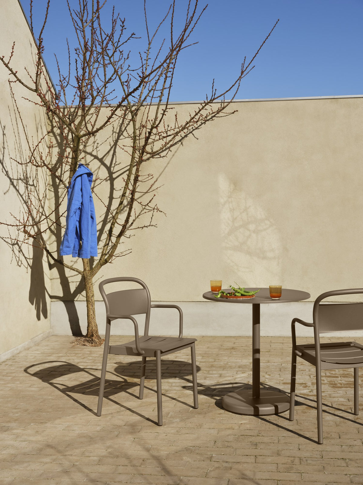 Linear Steel Armchair - Outdoor Dining Chairs - Muuto