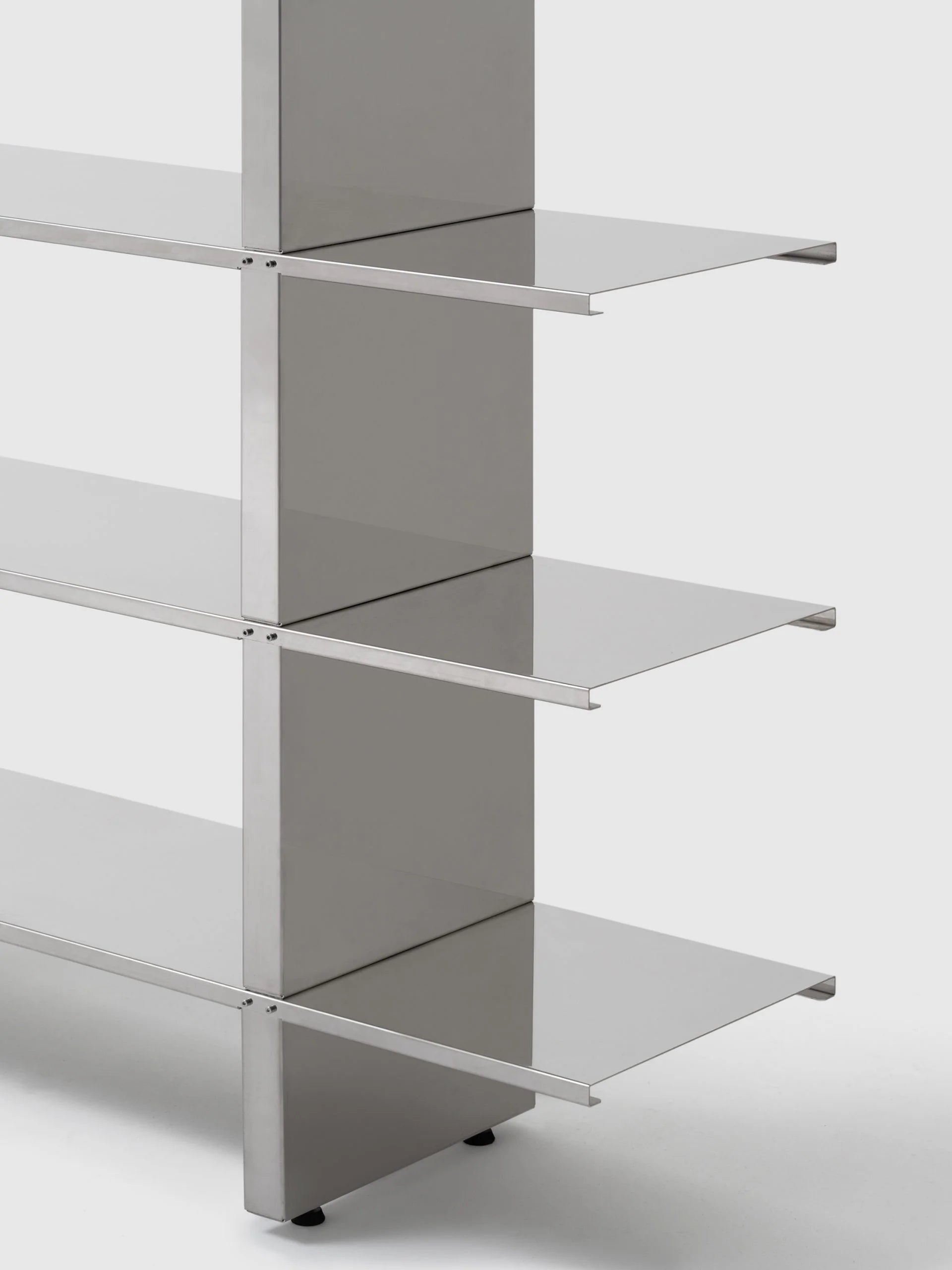 NM26 Bookshelf