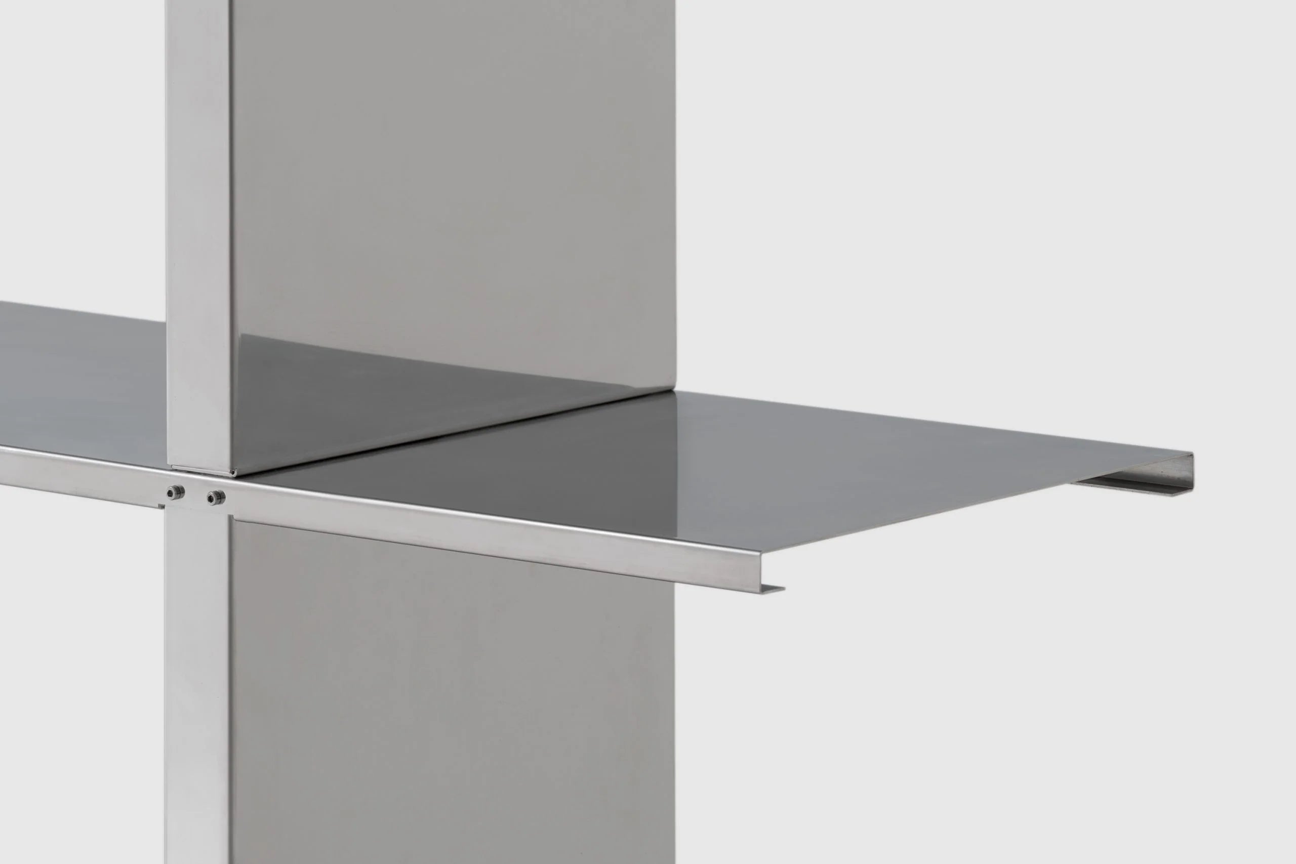NM26 Bookshelf
