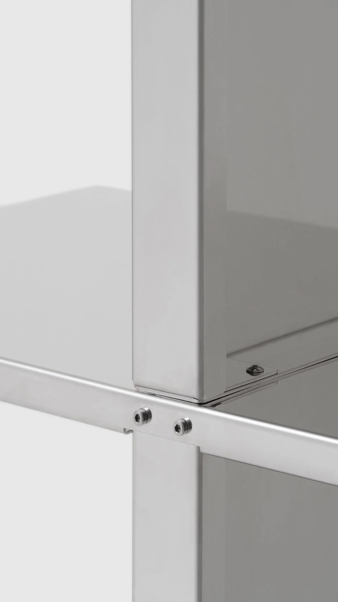 NM26 Bookshelf