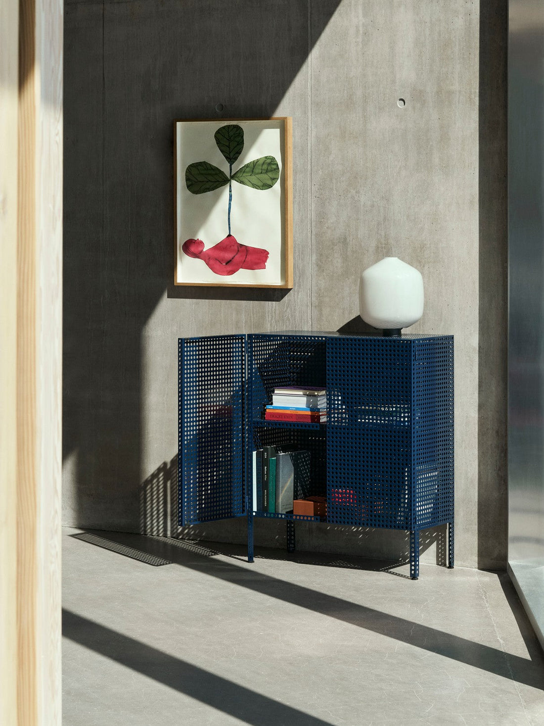 Perforated Stehschrank
