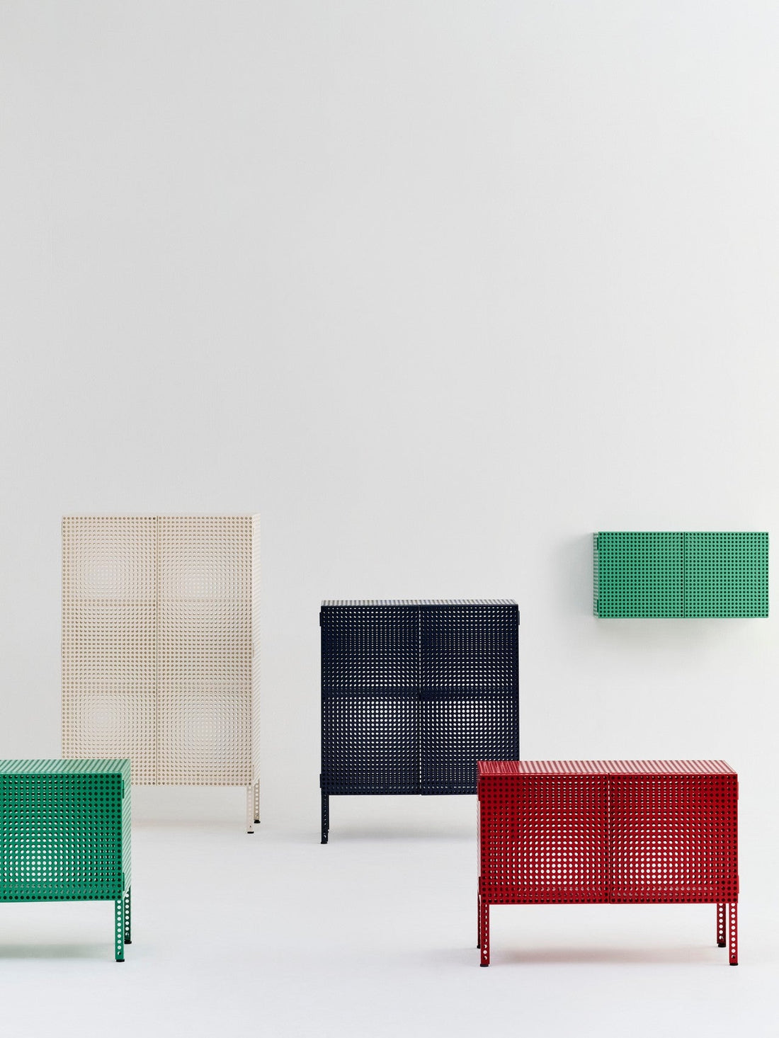 Perforated Wandschrank