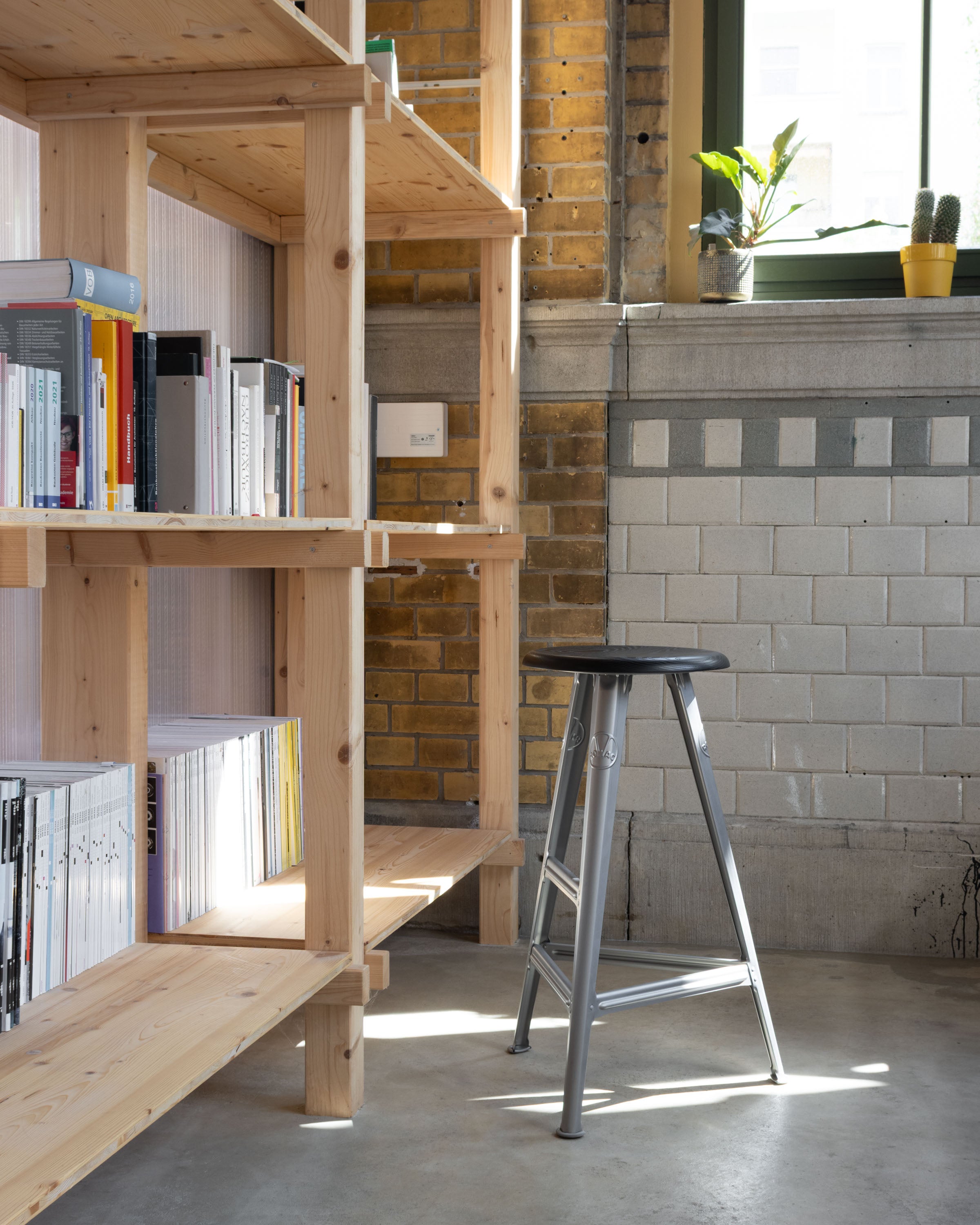 Schemel Stool - Model I / 75cm