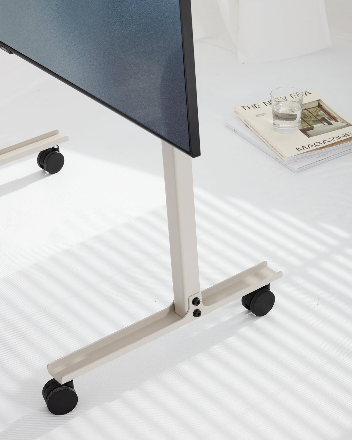 Straight Rollin' TV-Stand - Mushroom