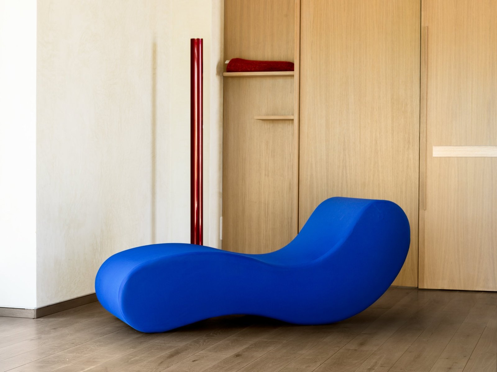 Alvar Chaise Longue - Red Seating by Gufram