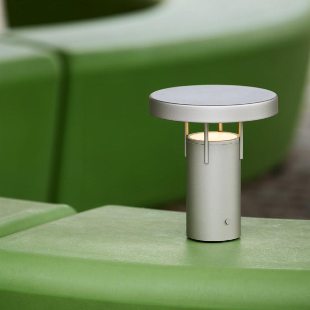 BringMe Mini Portable Lamp - Metalllic Sand Tischlampe by Hübsch Interior