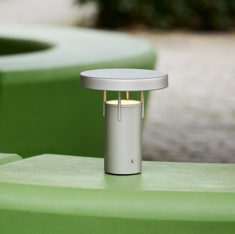 BringMe Mini Portable Lamp - Metalllic Sand Tischlampe by Hübsch Interior