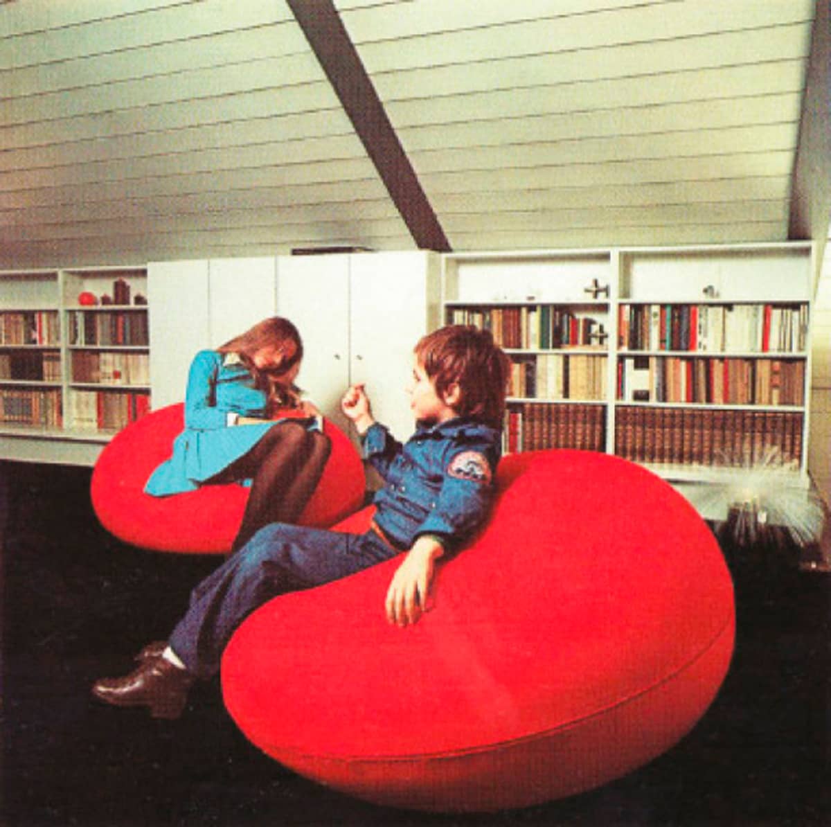 Gufram Detecma Seat in a living room