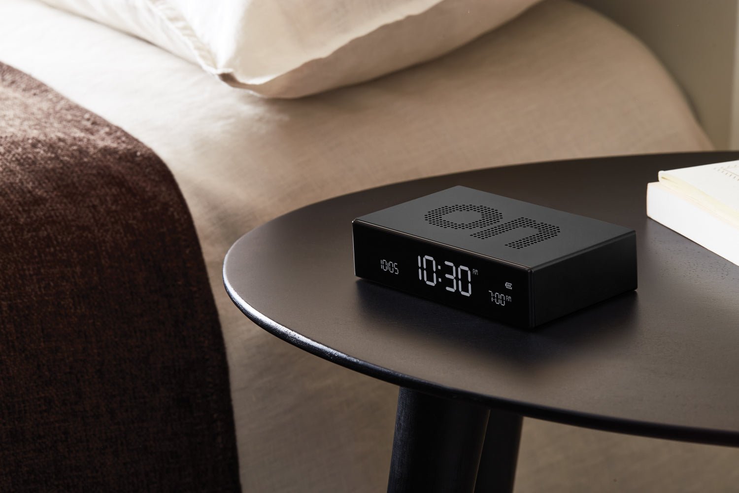 Flip Premium - Digital Alarm Clock Tischlampe by LEXON