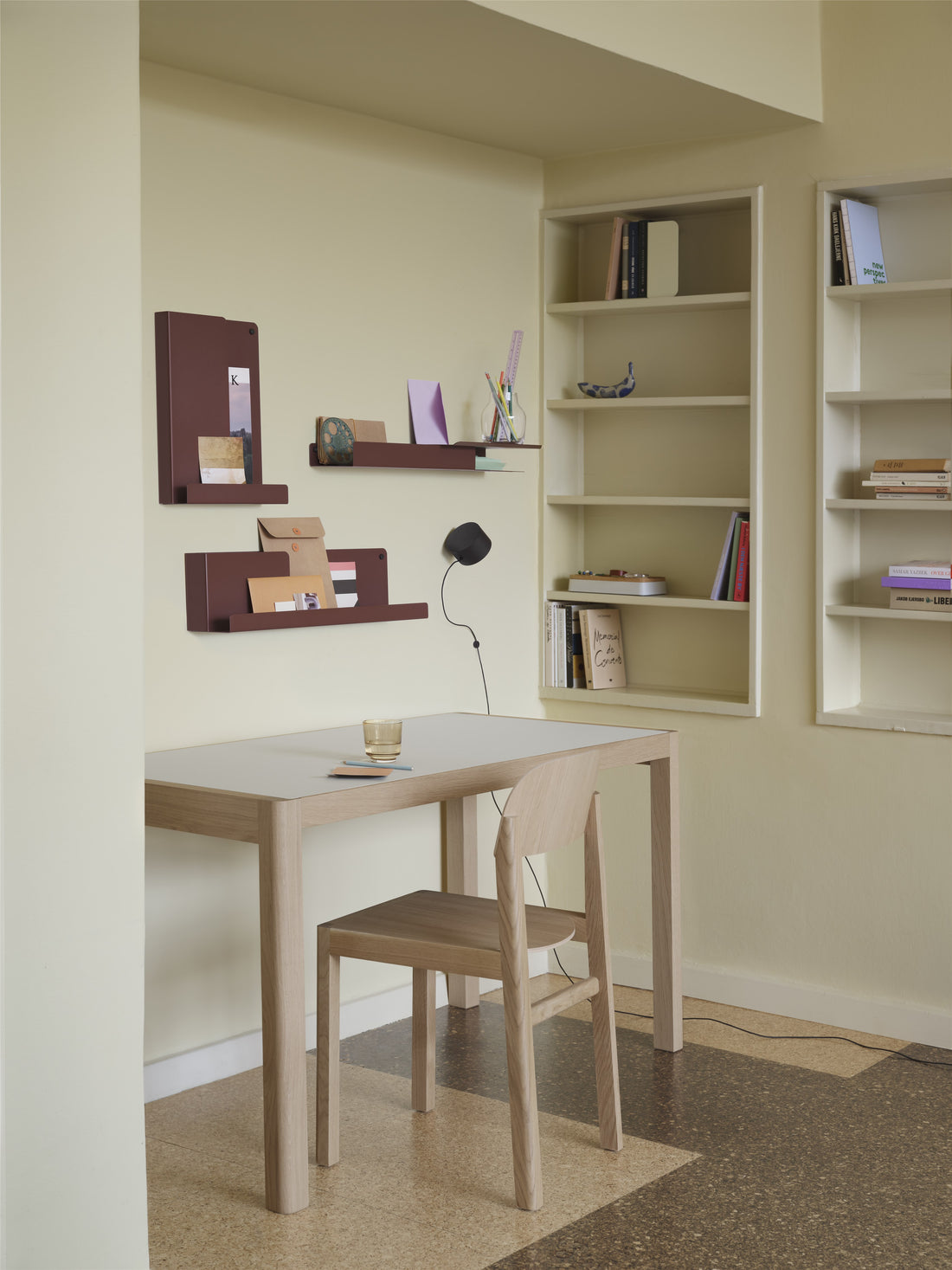 Folded Platform Regal