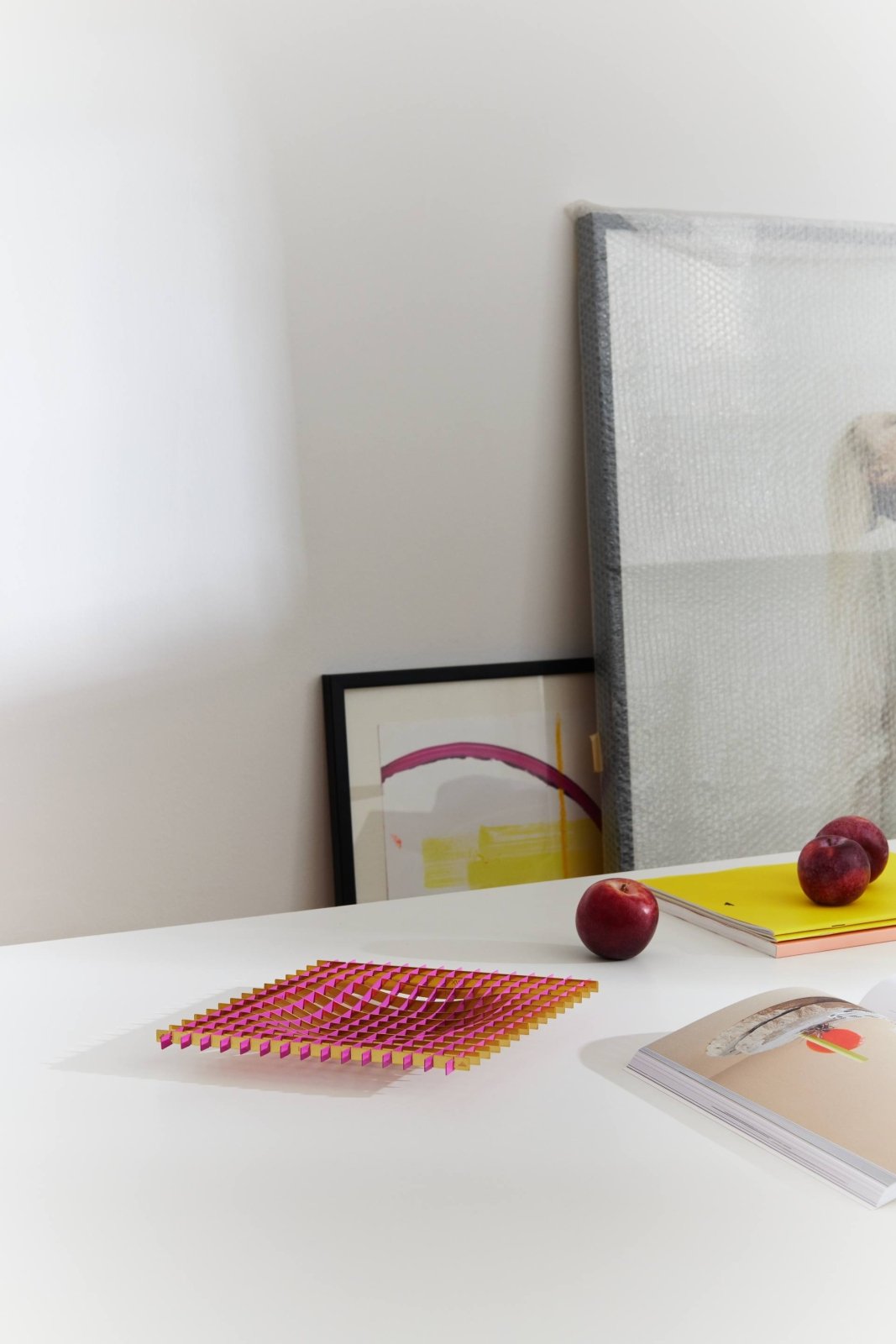 Gravity - Tray - Magenta / Brass