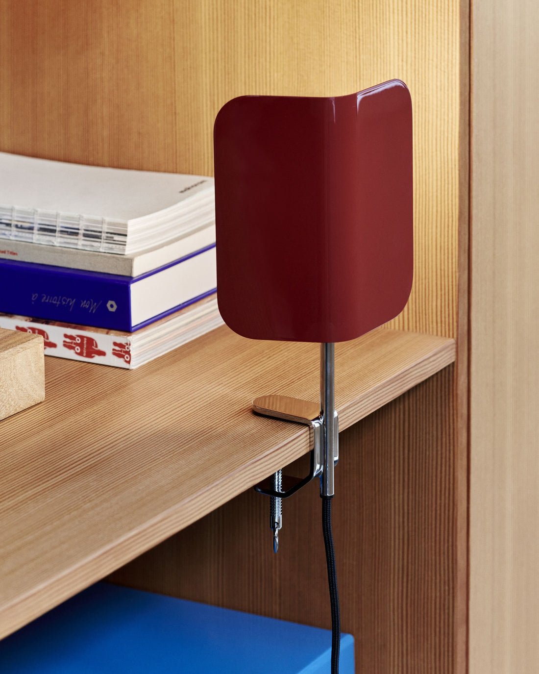 Apex Clip Lamp - Lifestyle - HAY