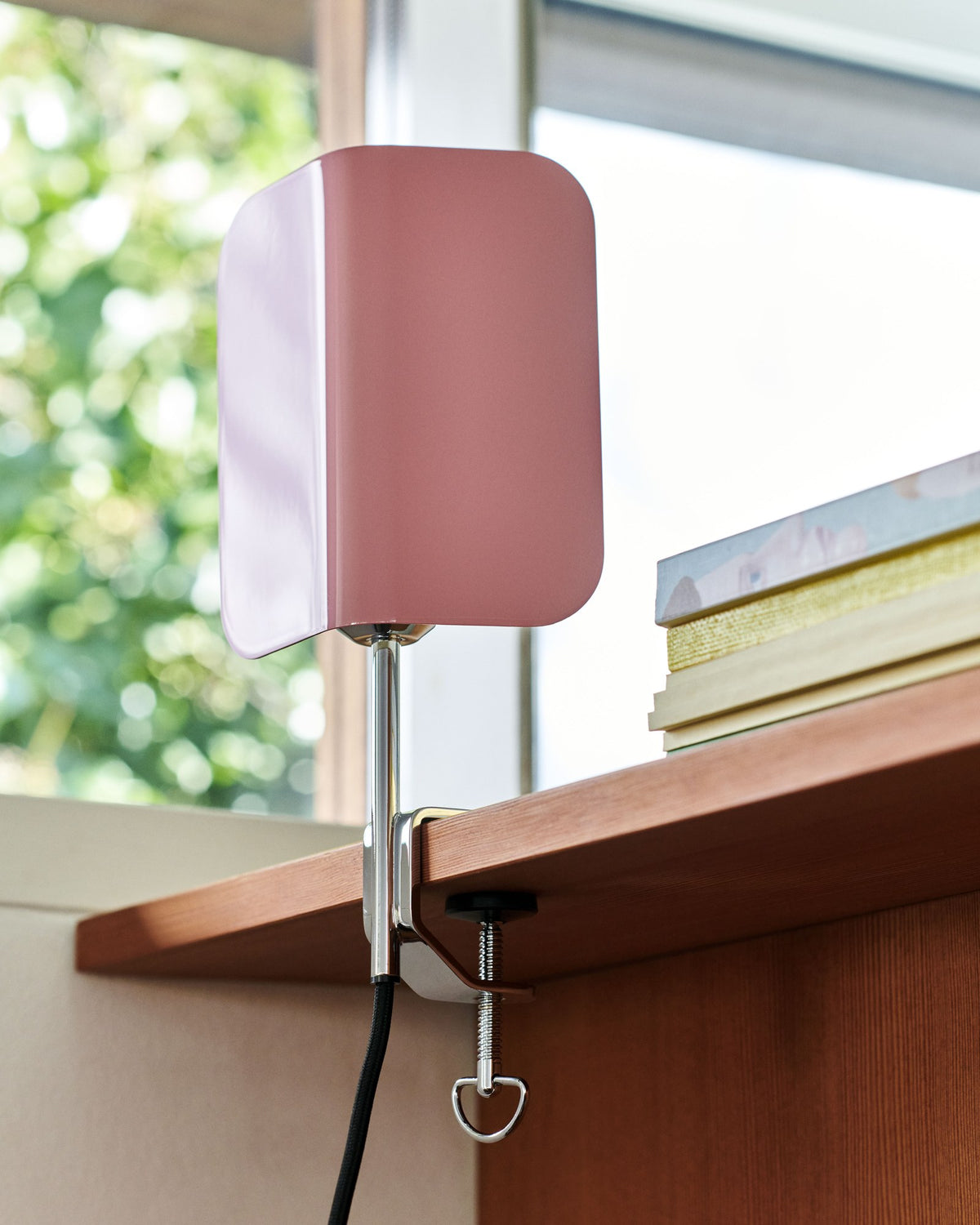 Apex Clip Lamp - Lifestyle - HAY