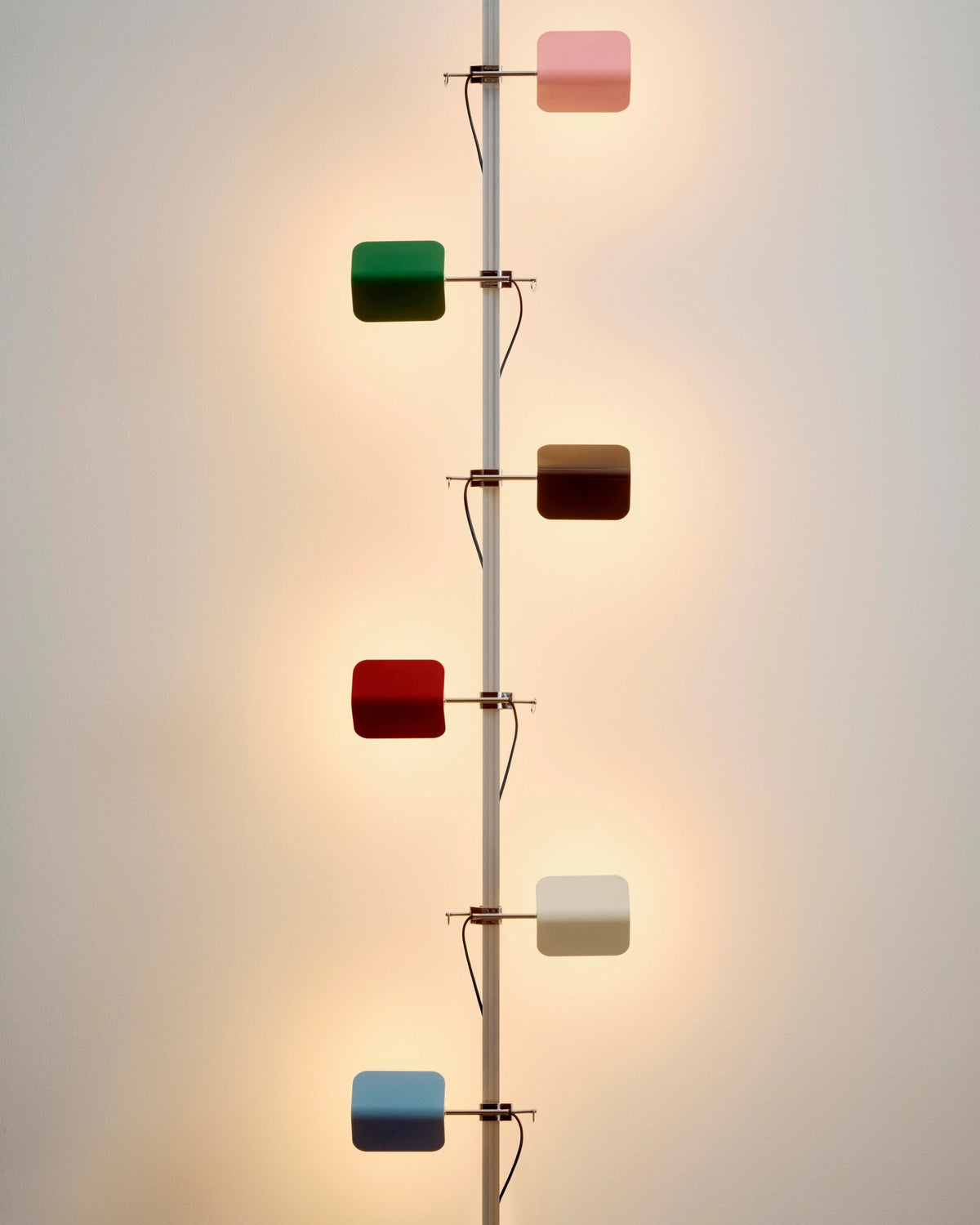 Apex Clip Lamp - Lifestyle - HAY
