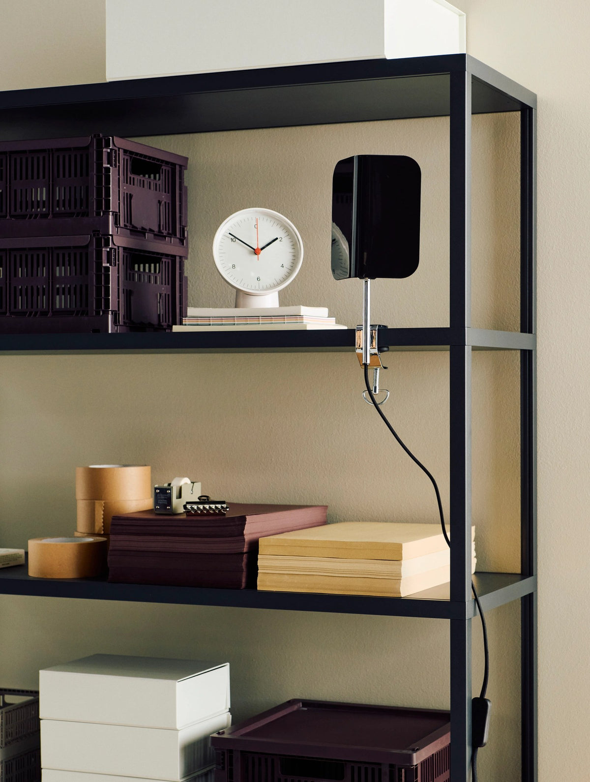Apex Clip Lamp - Lifestyle - HAY
